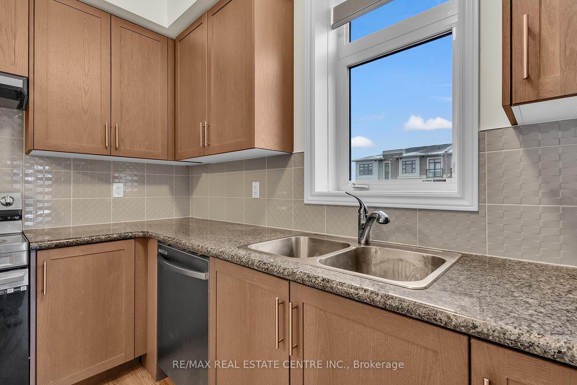 10 Halliford Place Unit 312 photo 9