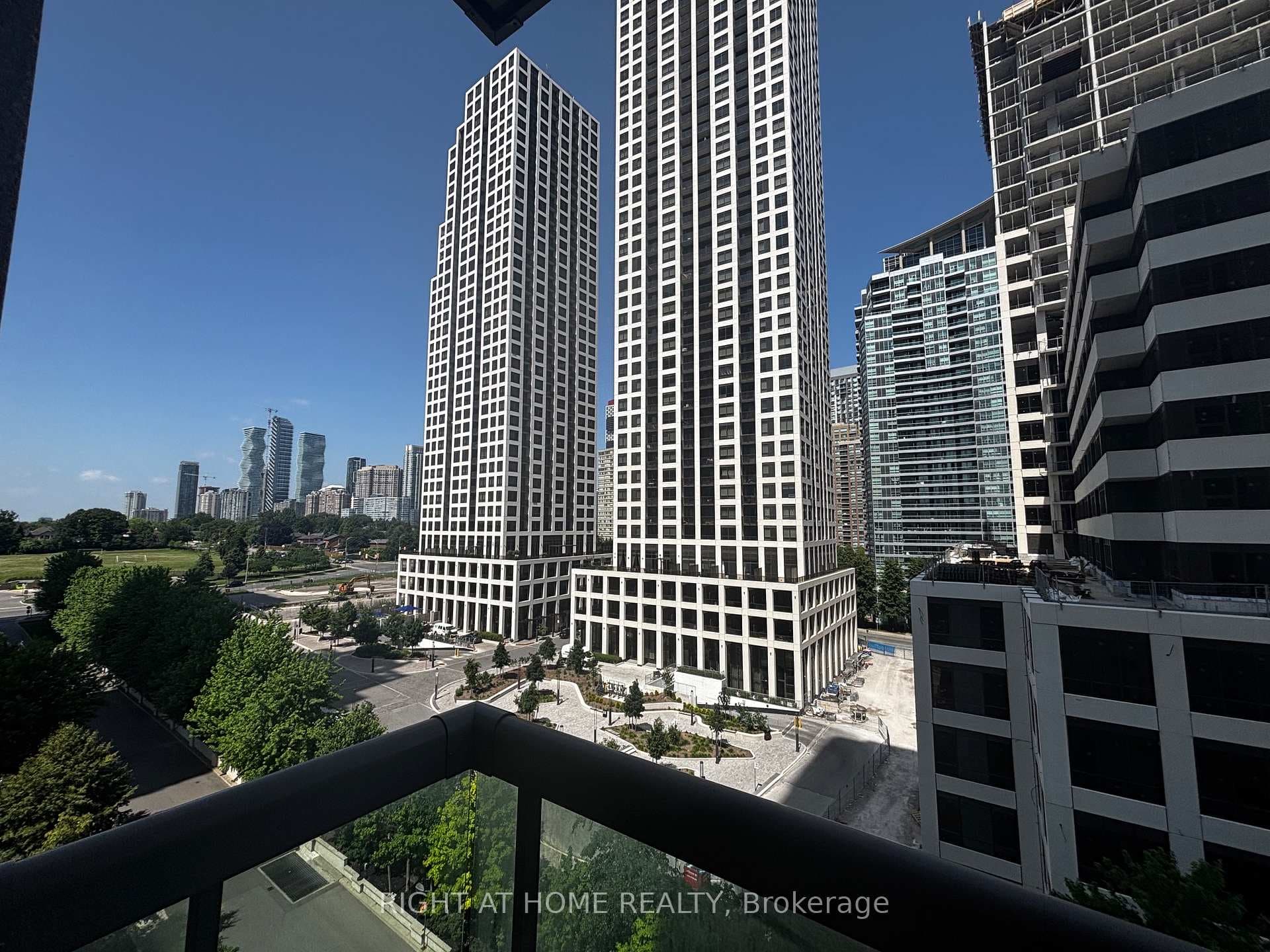 3504 Hurontario Street Unit 907 photo 4