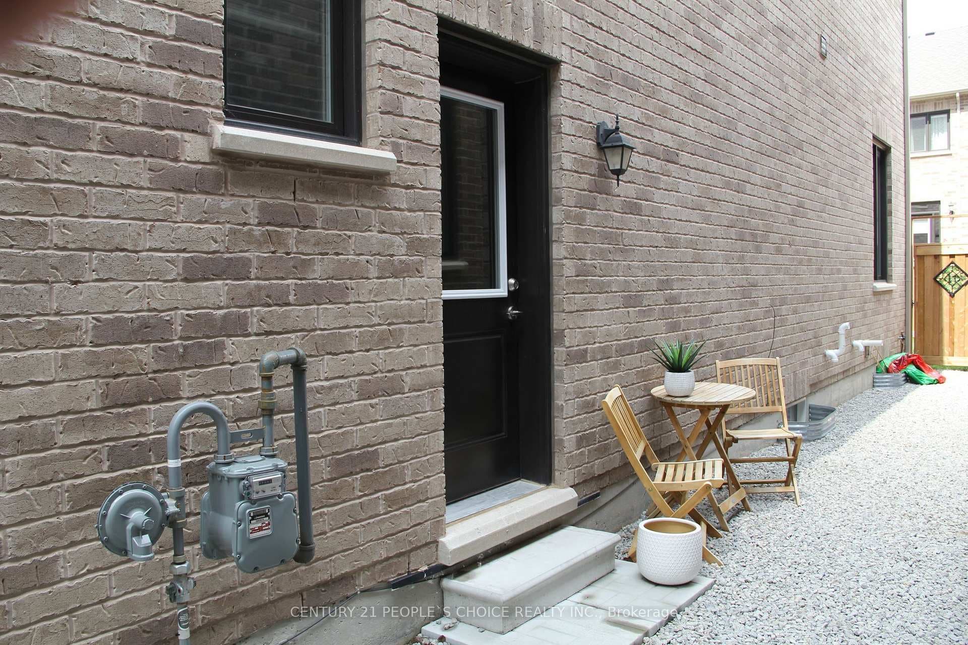 487 Bergamot Avenue photo 26