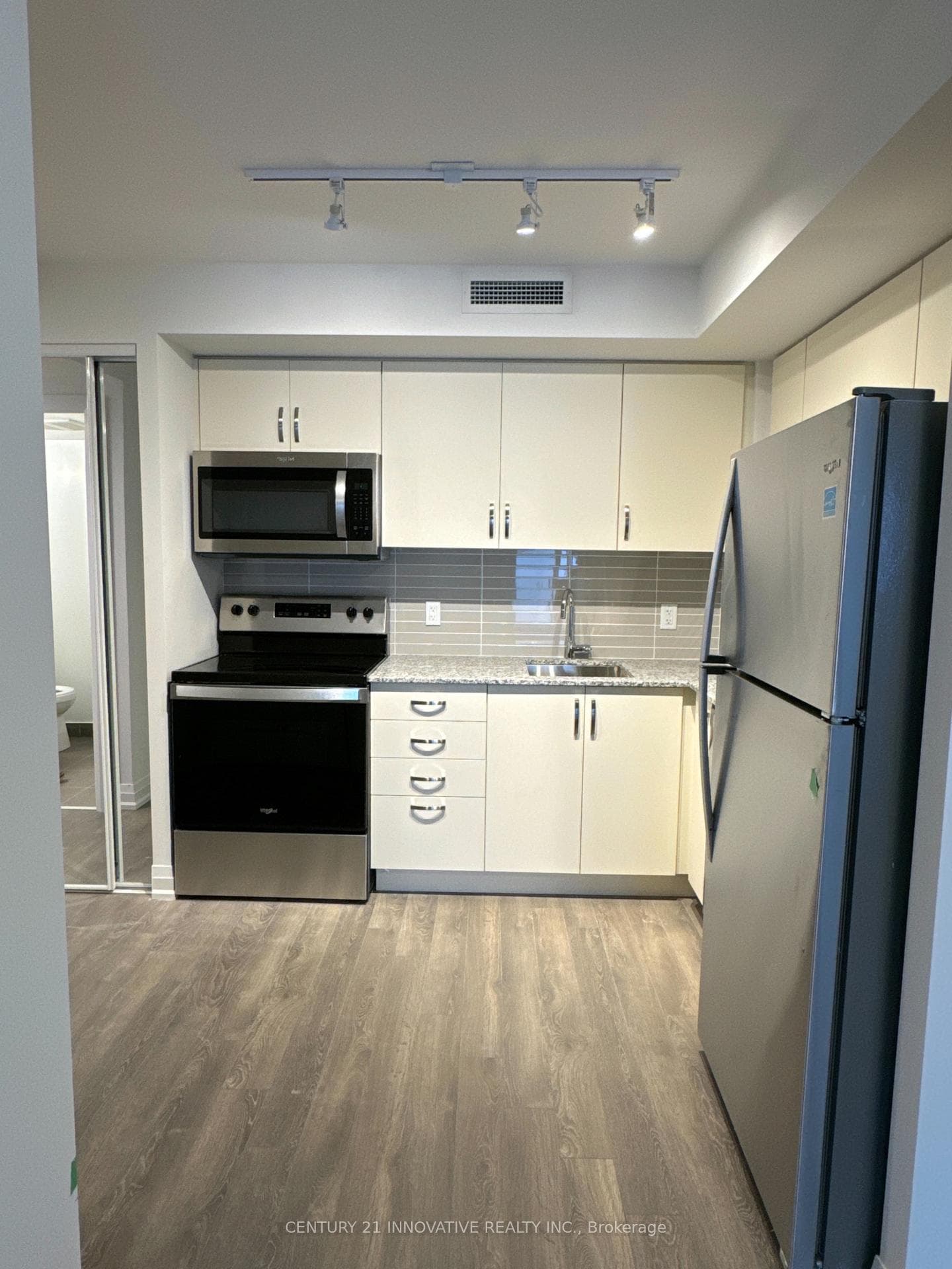 20 Meadowglen Place Unit 2305 photo 6