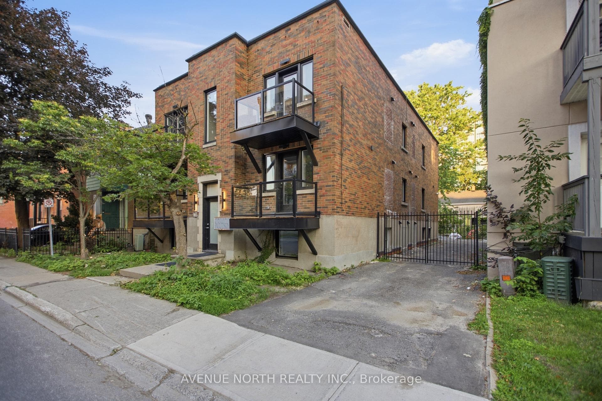 180 Clarence Street Unit 1 photo 2