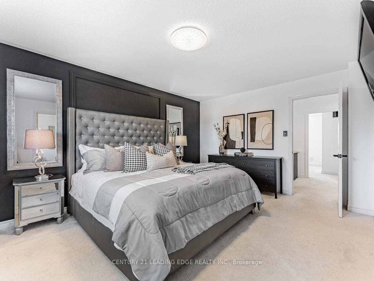 36 LUNNEY Crescent photo 24