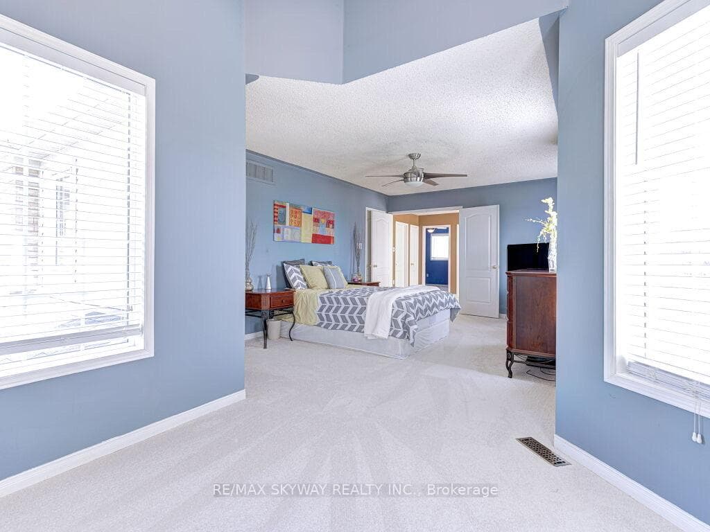 3859 Talias Crescent photo 15