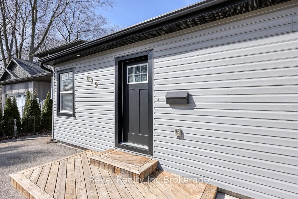 679 Elizabeth Street photo 2