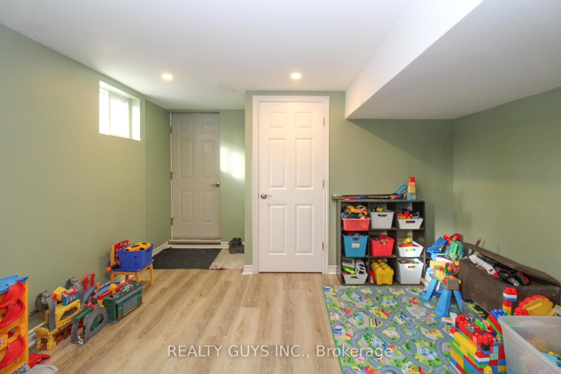 316 Douglas Road photo 44