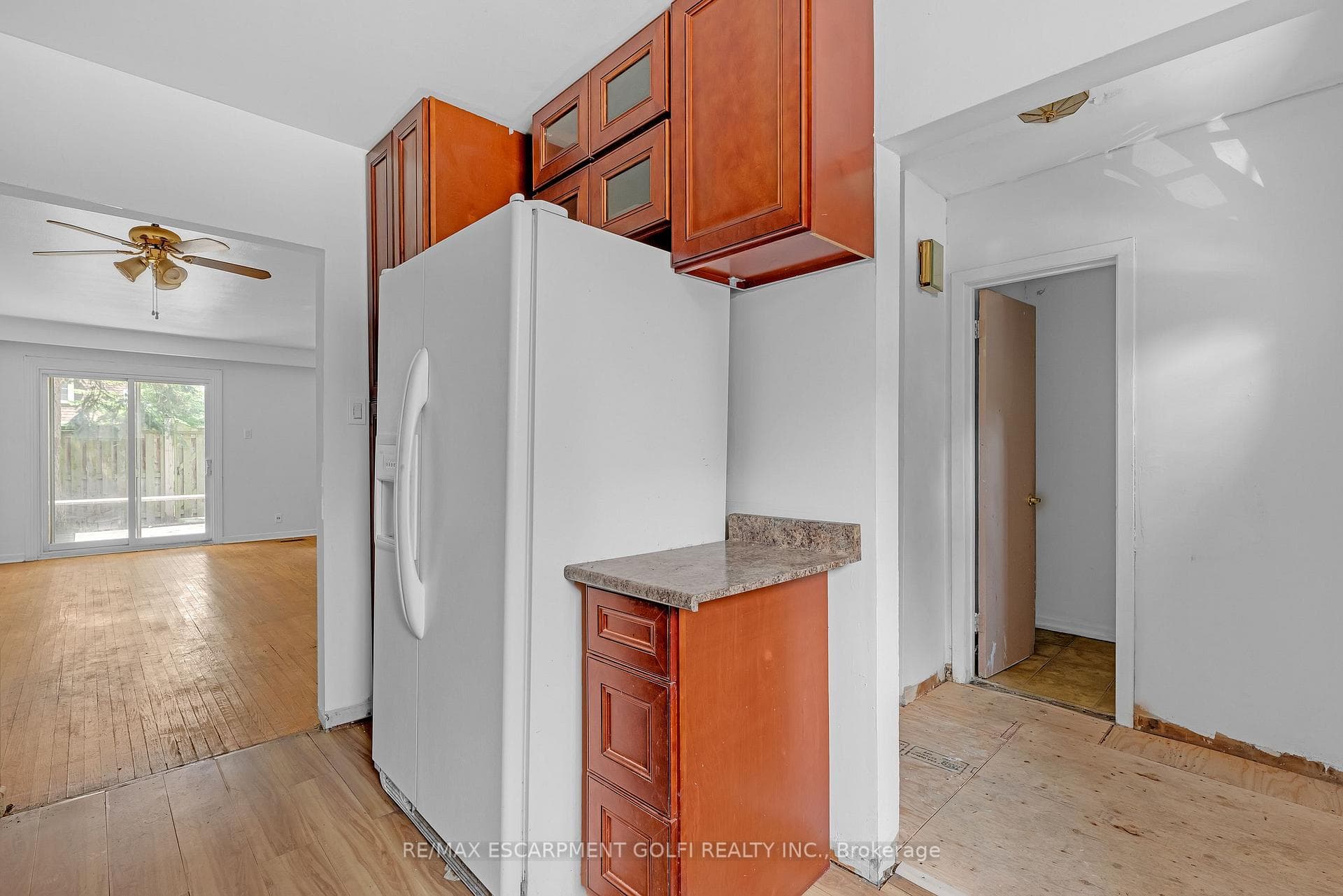 645 Francis Road photo 10