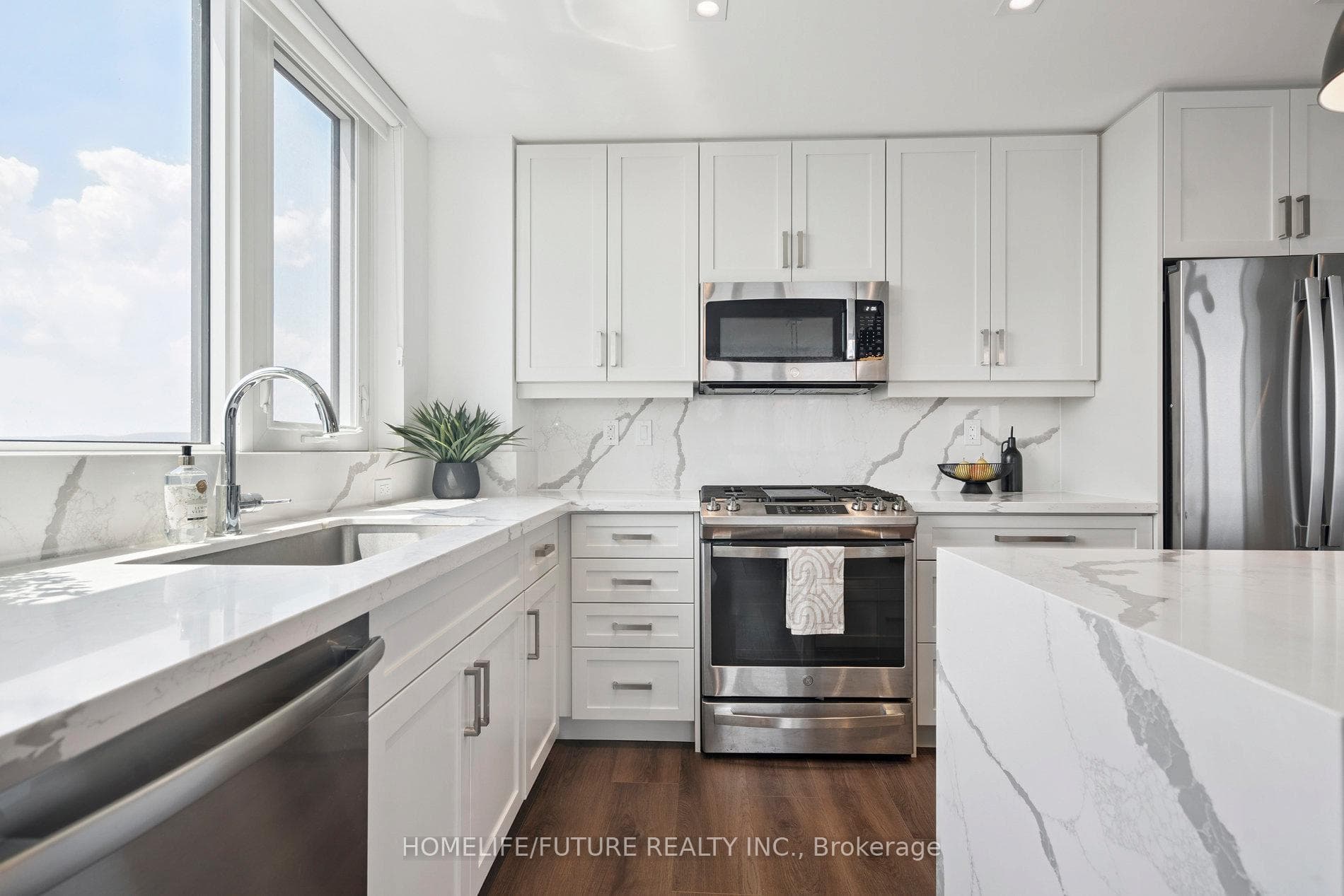 2007 James Street Unit 1706 photo 7