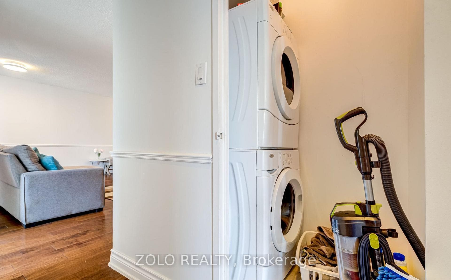 633 Bay Street Unit 2507 photo 23