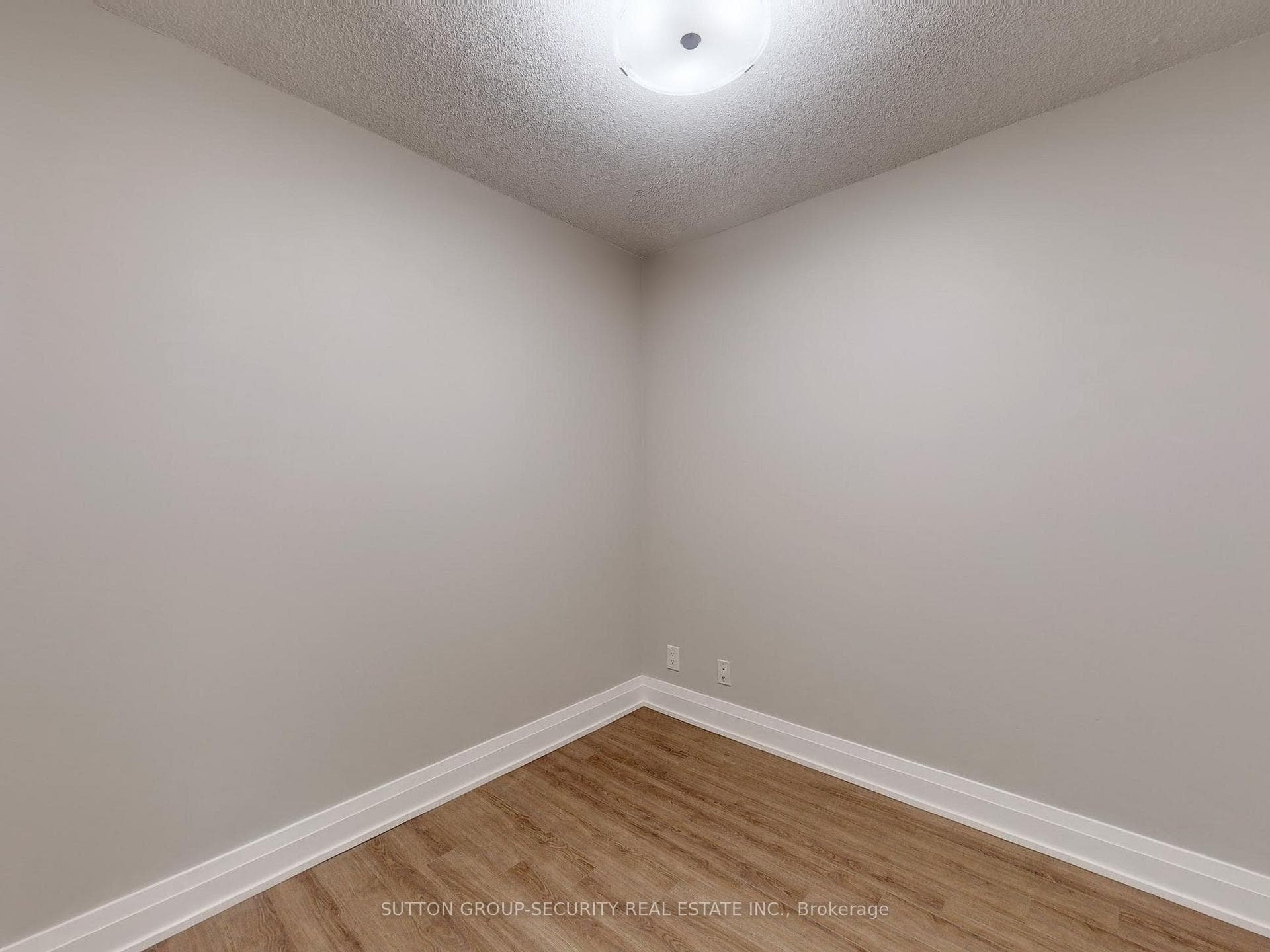 1 De Boers Drive Unit 502 photo 19