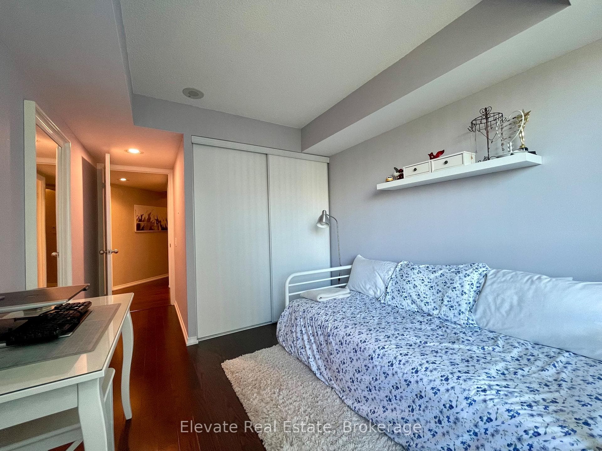 28 Harrison Garden Boulevard Unit 811 photo 19