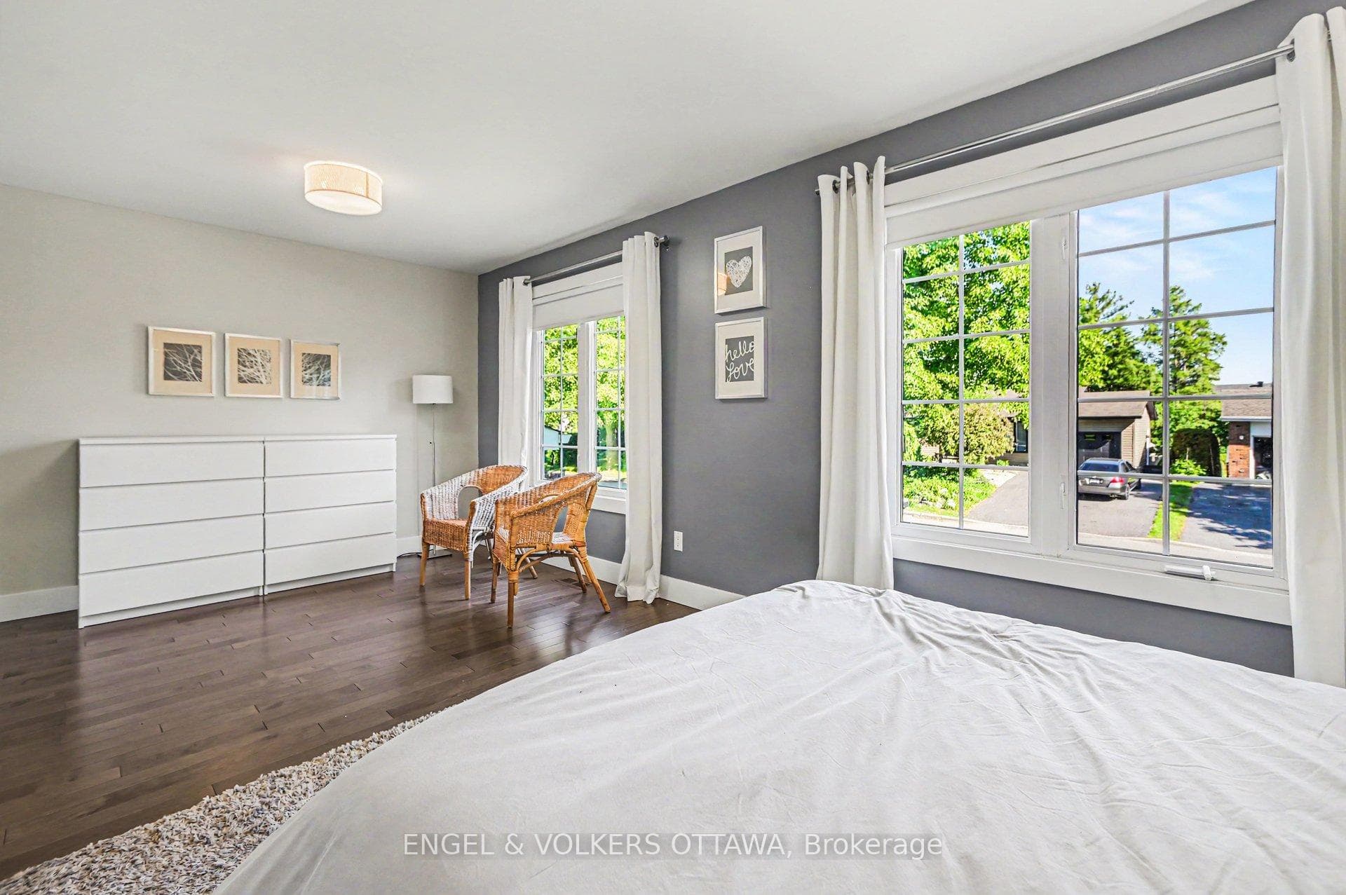 1299 Alloway Crescent photo 12
