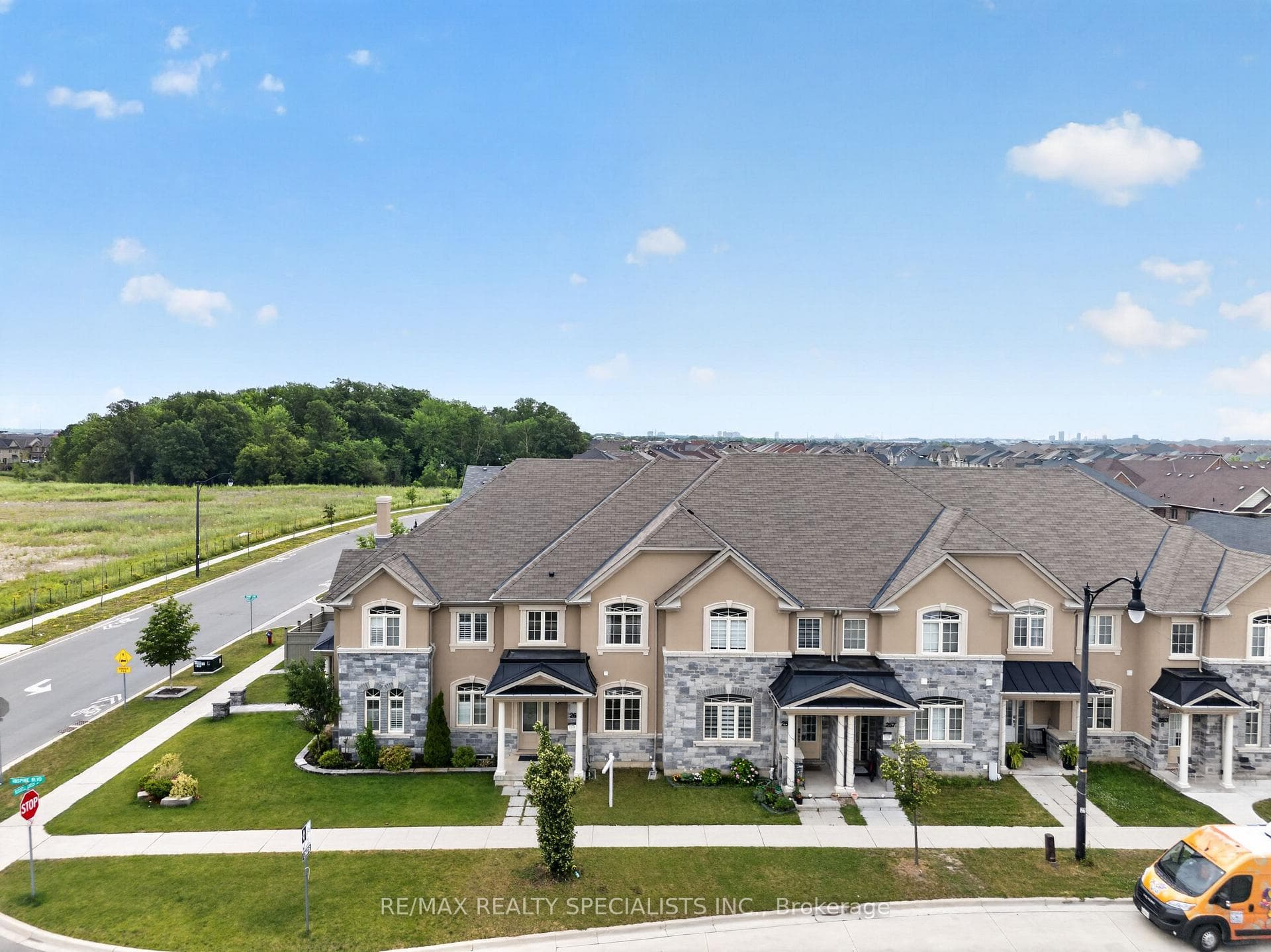 261 INSPIRE Boulevard photo 5