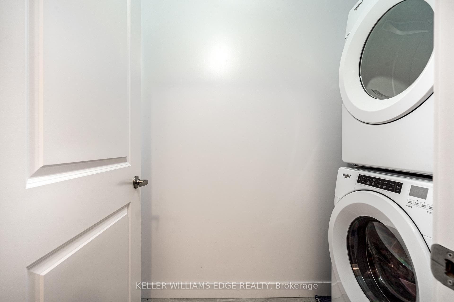 450 Dundas Street Unit 1210 photo 27