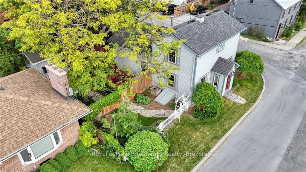 93 MOWAT Avenue photo 34
