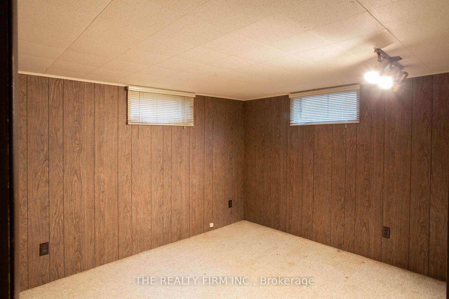 78 Strathcona Drive photo 36