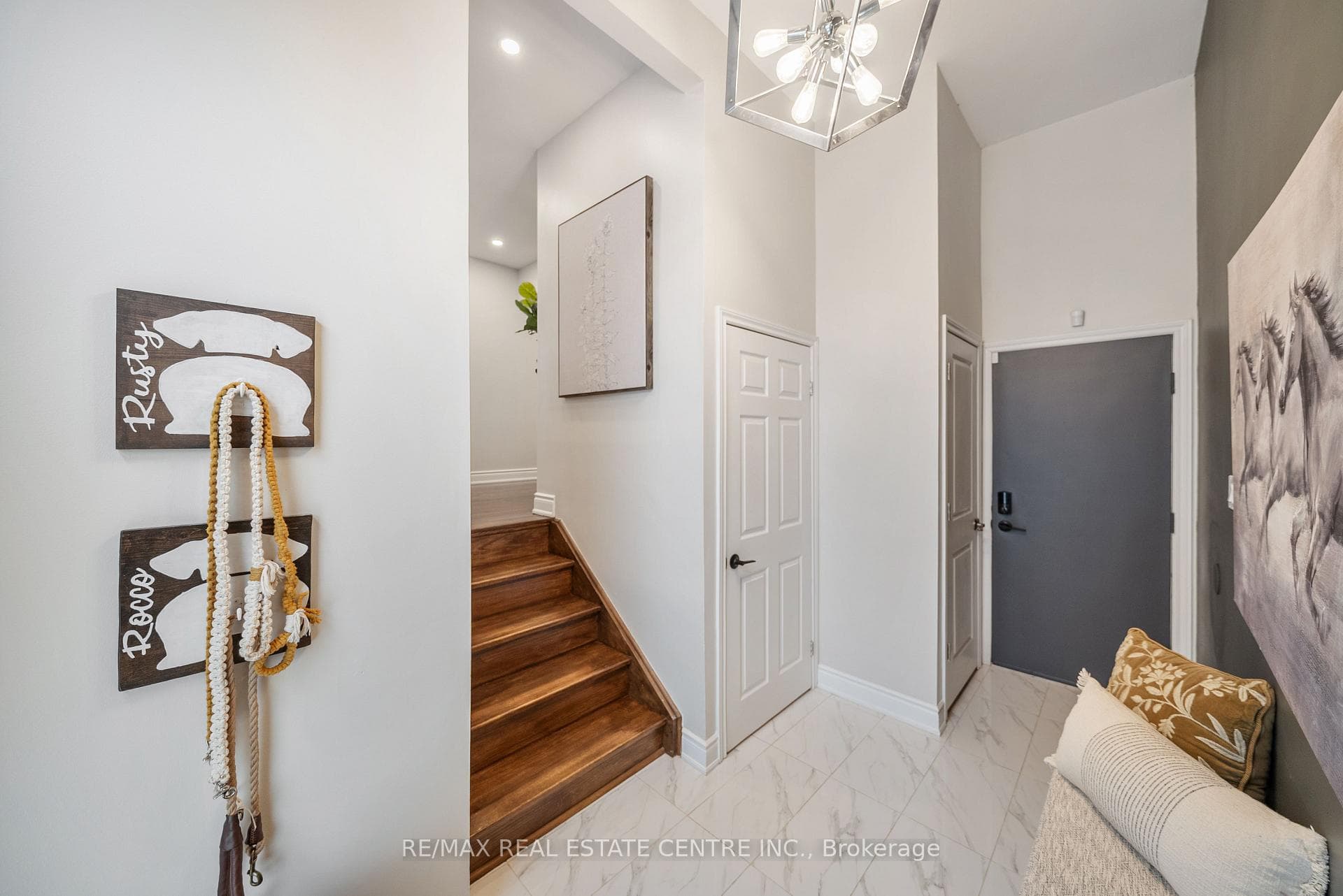 326 Whitehead Crescent photo 5
