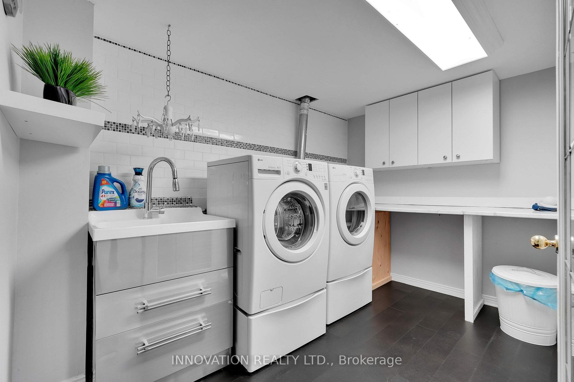 Fantastic laundry room.