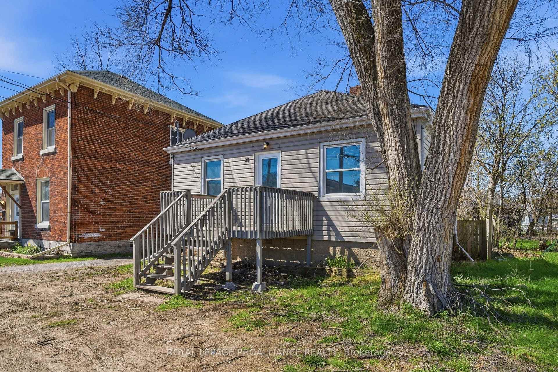 38 Oak Street photo 4