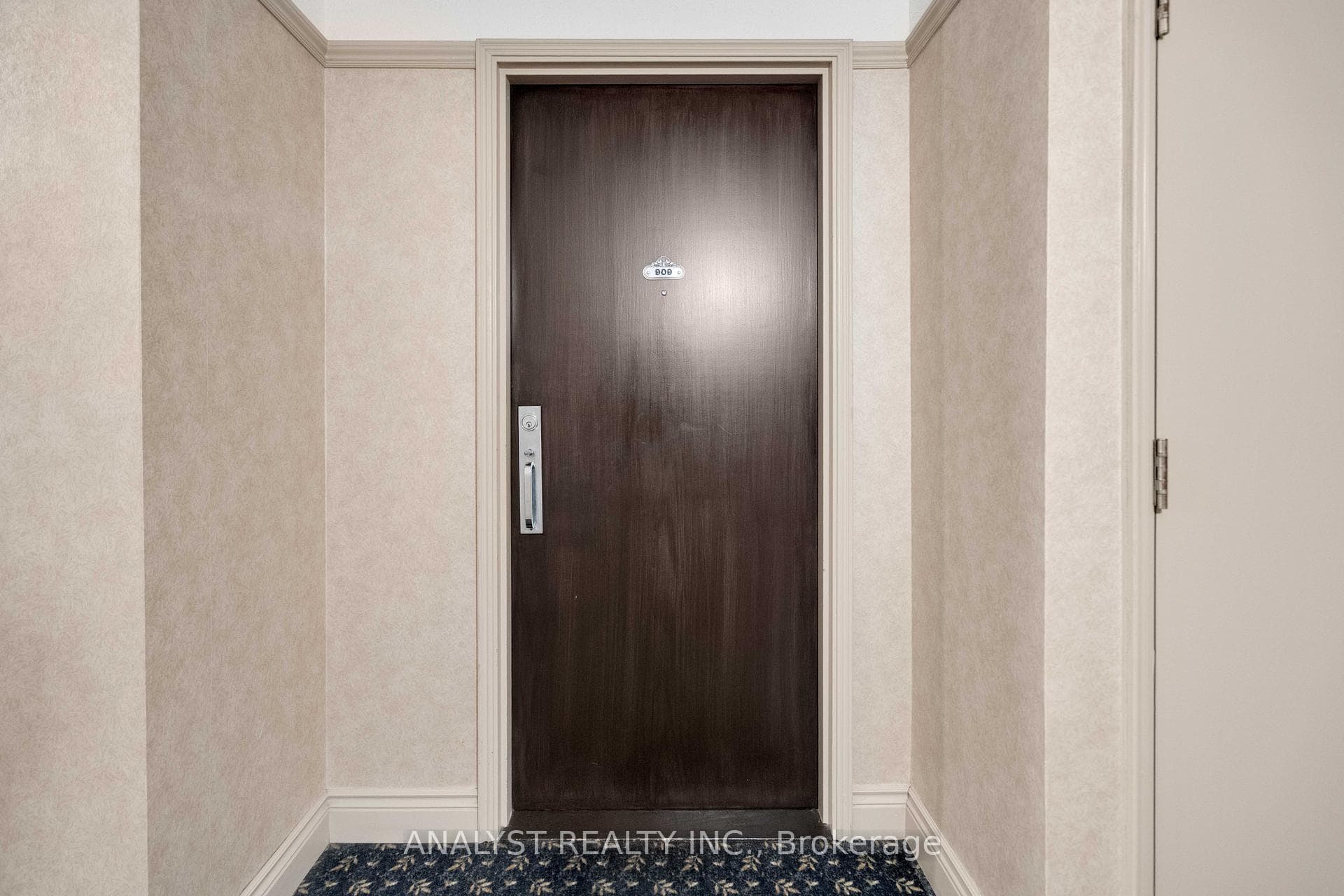 50 Eglinton Avenue Unit 909 photo 4