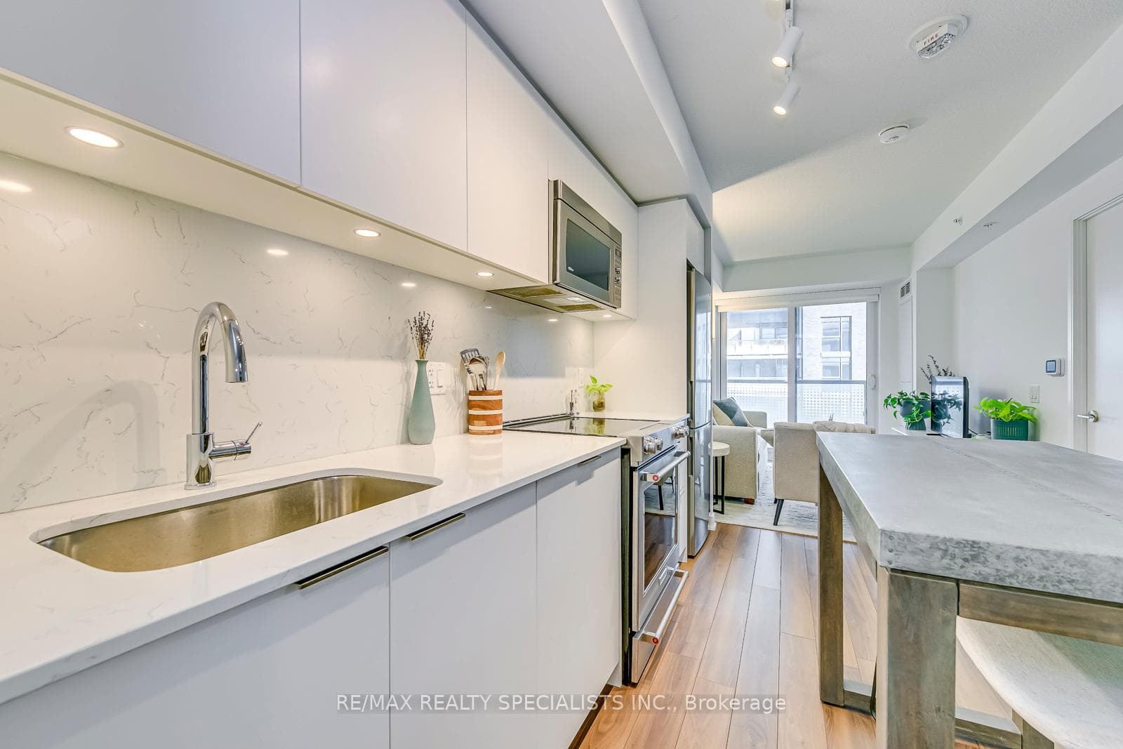 Kitchen with contemporary s/s appliances