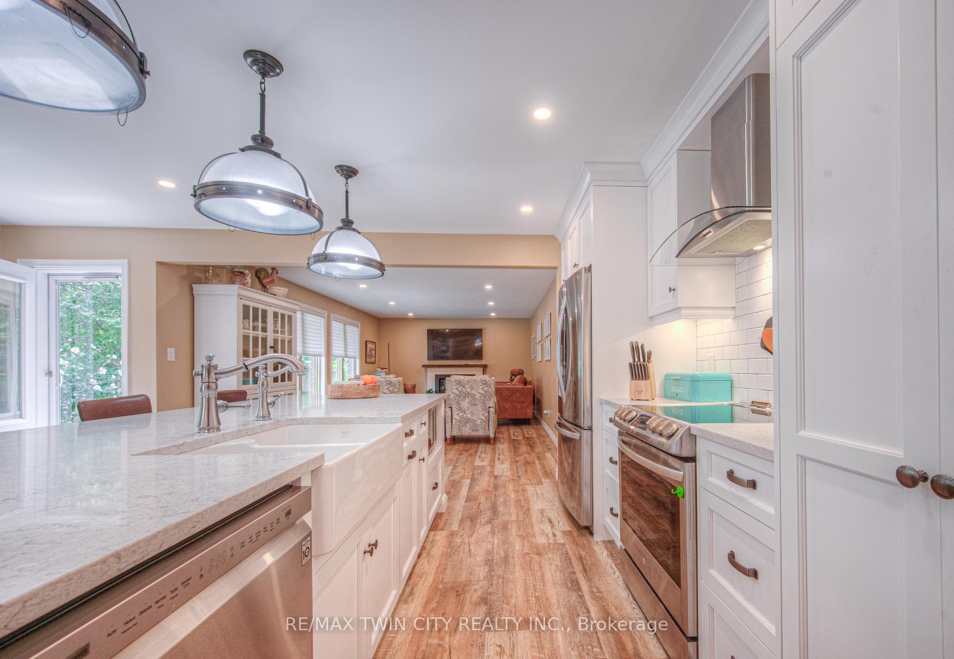 393 TIMLOCK Place photo 9