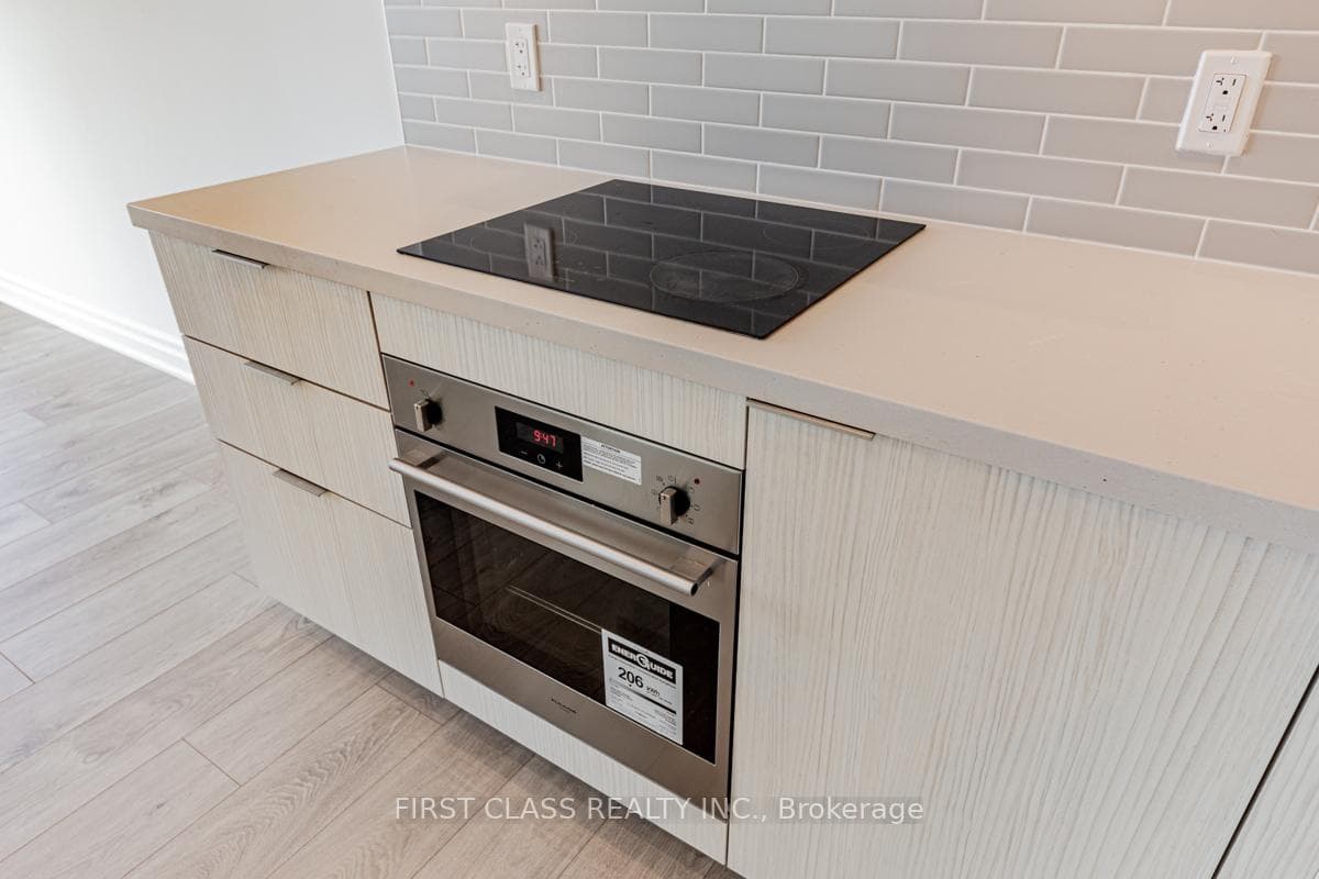 10 Rouge Valley Drive Unit 1412 photo 14