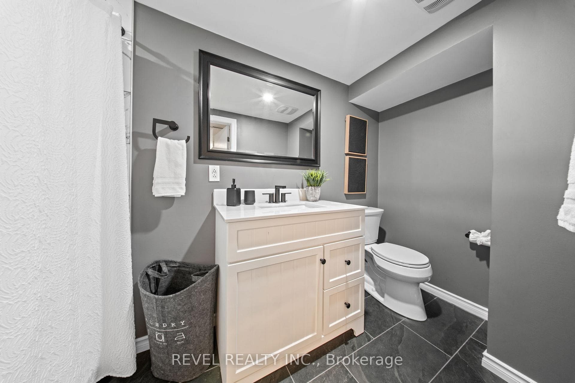 545 Charrington Avenue photo 33