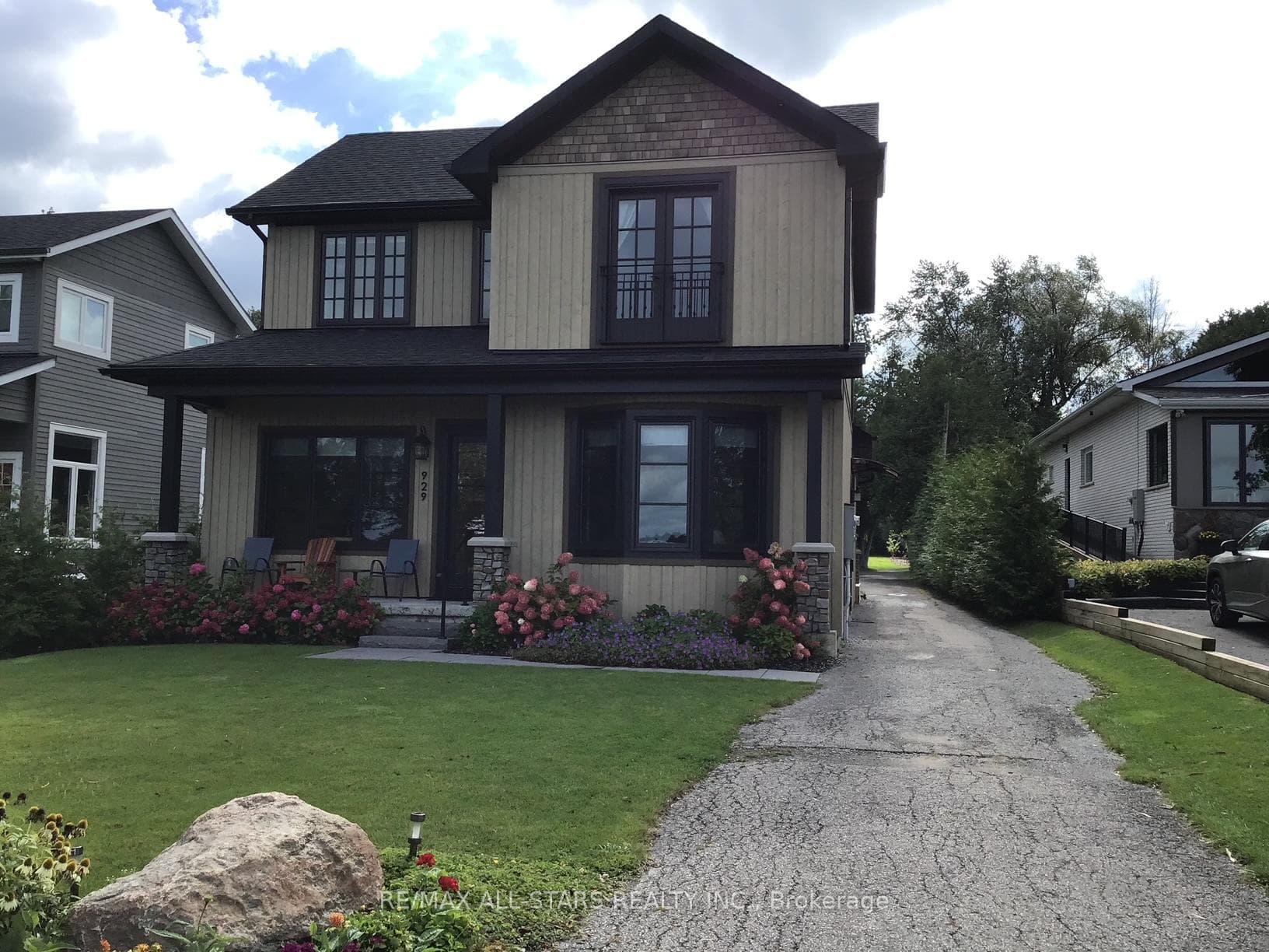 929 Lake Drive photo 1