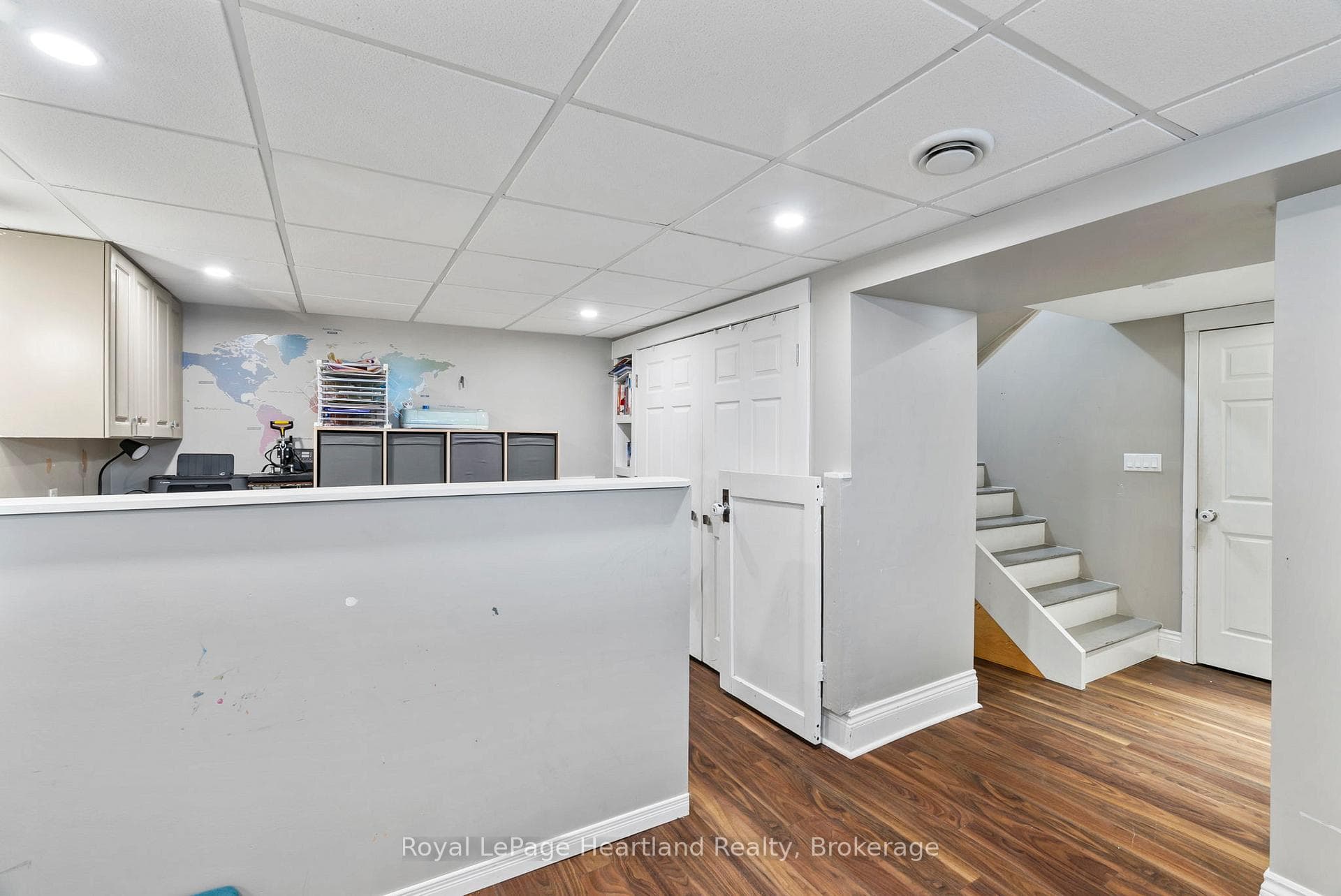 555 RAGLAN Street photo 28