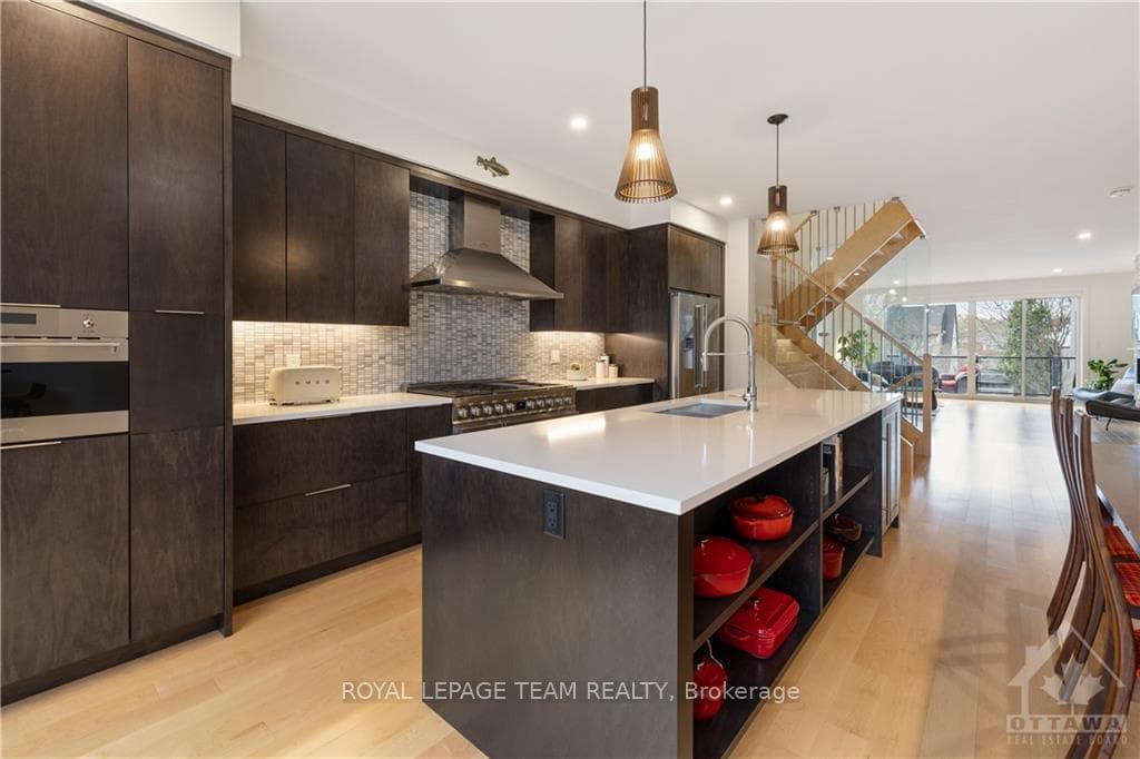 51 DOUGLAS Avenue photo 11