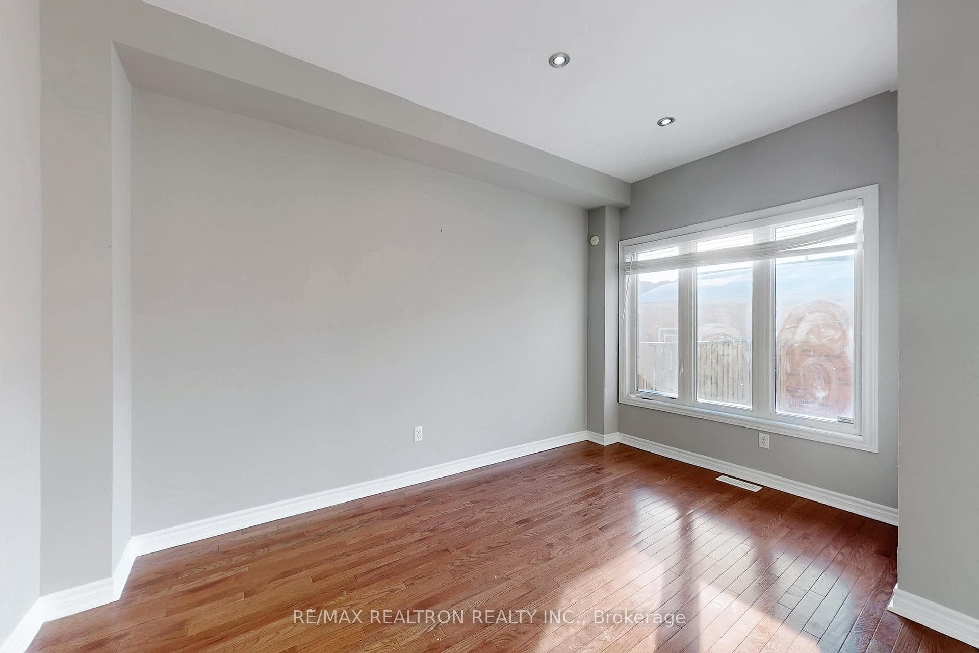 2442 Earl Grey Avenue photo 20