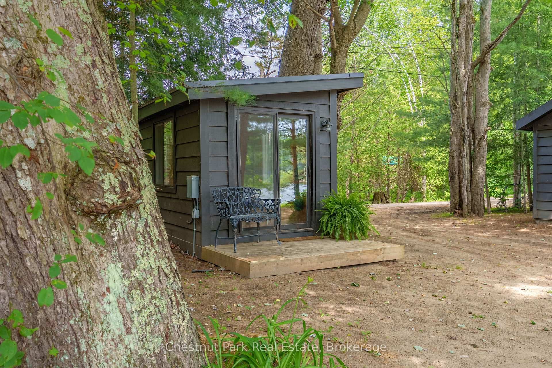 1071 STRACHAN POINT Road photo 35