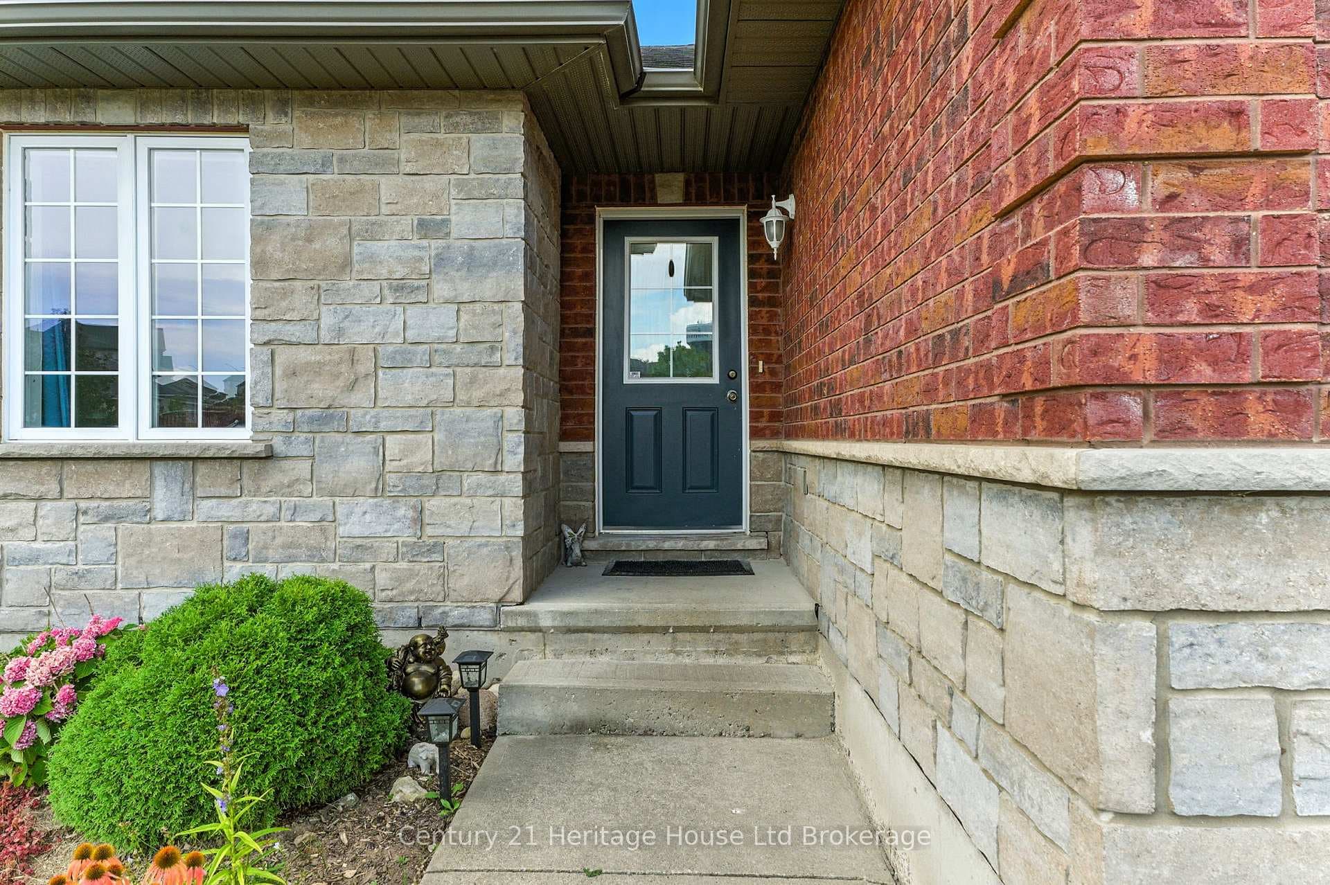 107 Applewood Street photo 8