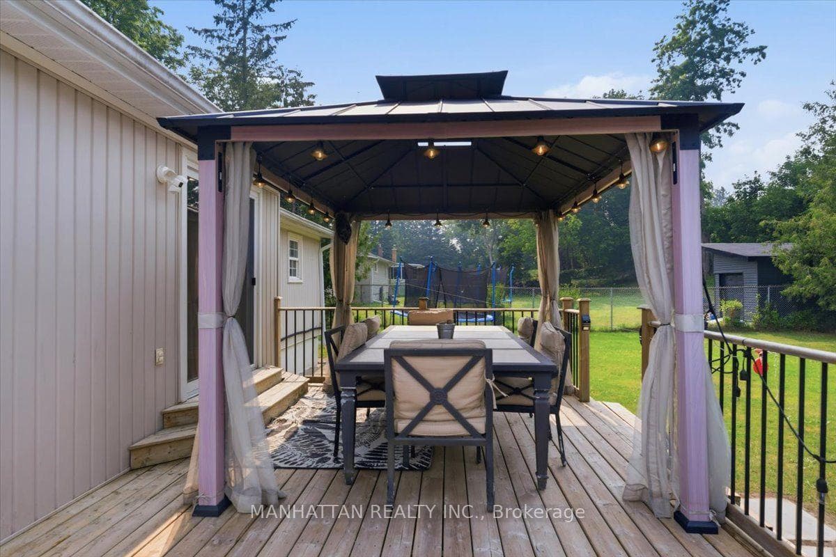 10 Victor Drive photo 29