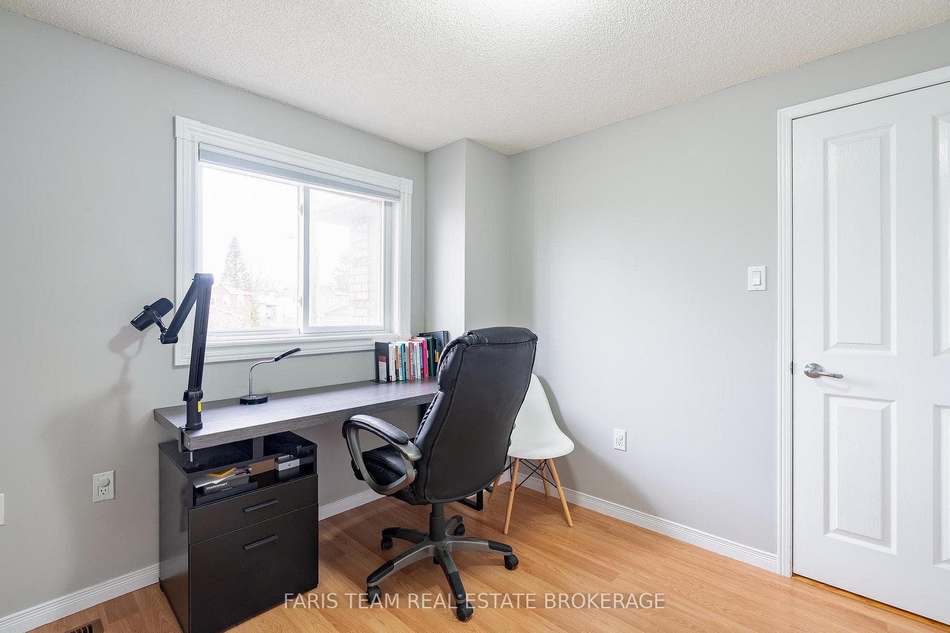 409 Anne Street photo 28