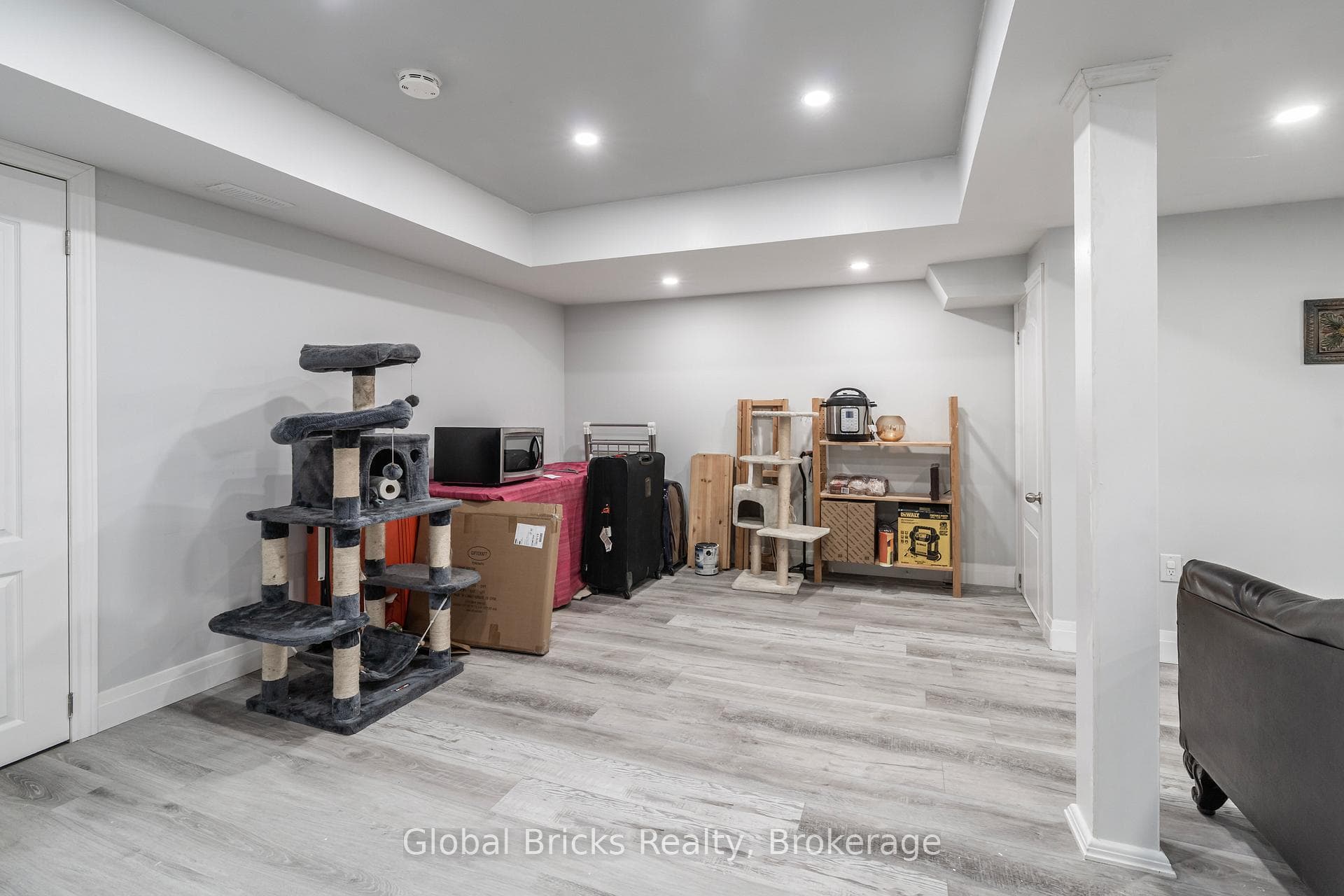 495 Blinco Terrace photo 41