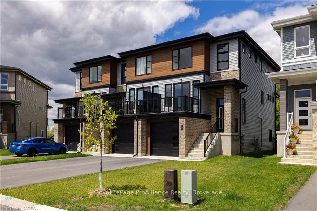131 SUPERIOR Drive photo 1