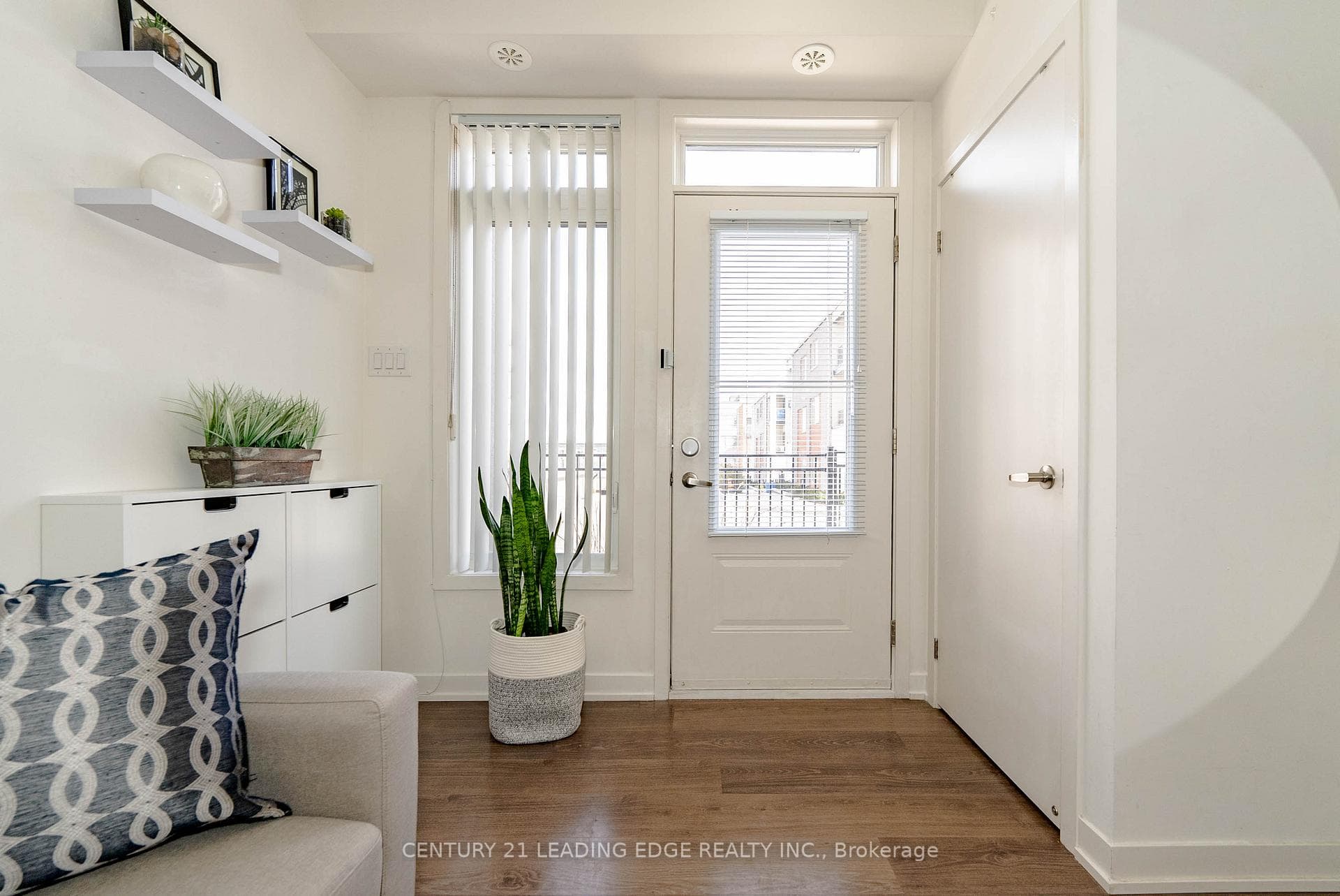50 Orchid Place Drive Unit 14 photo 4