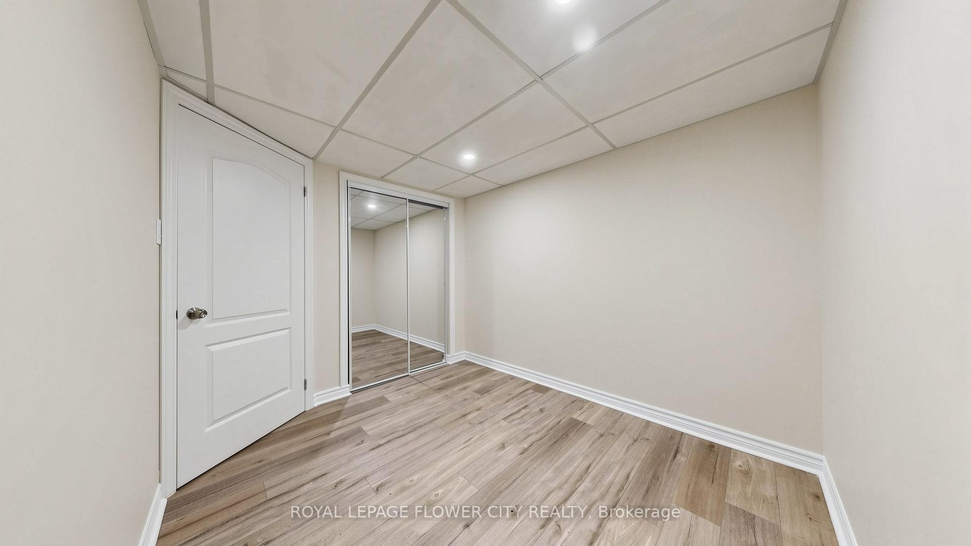 307 Royal Salisbury Way photo 39