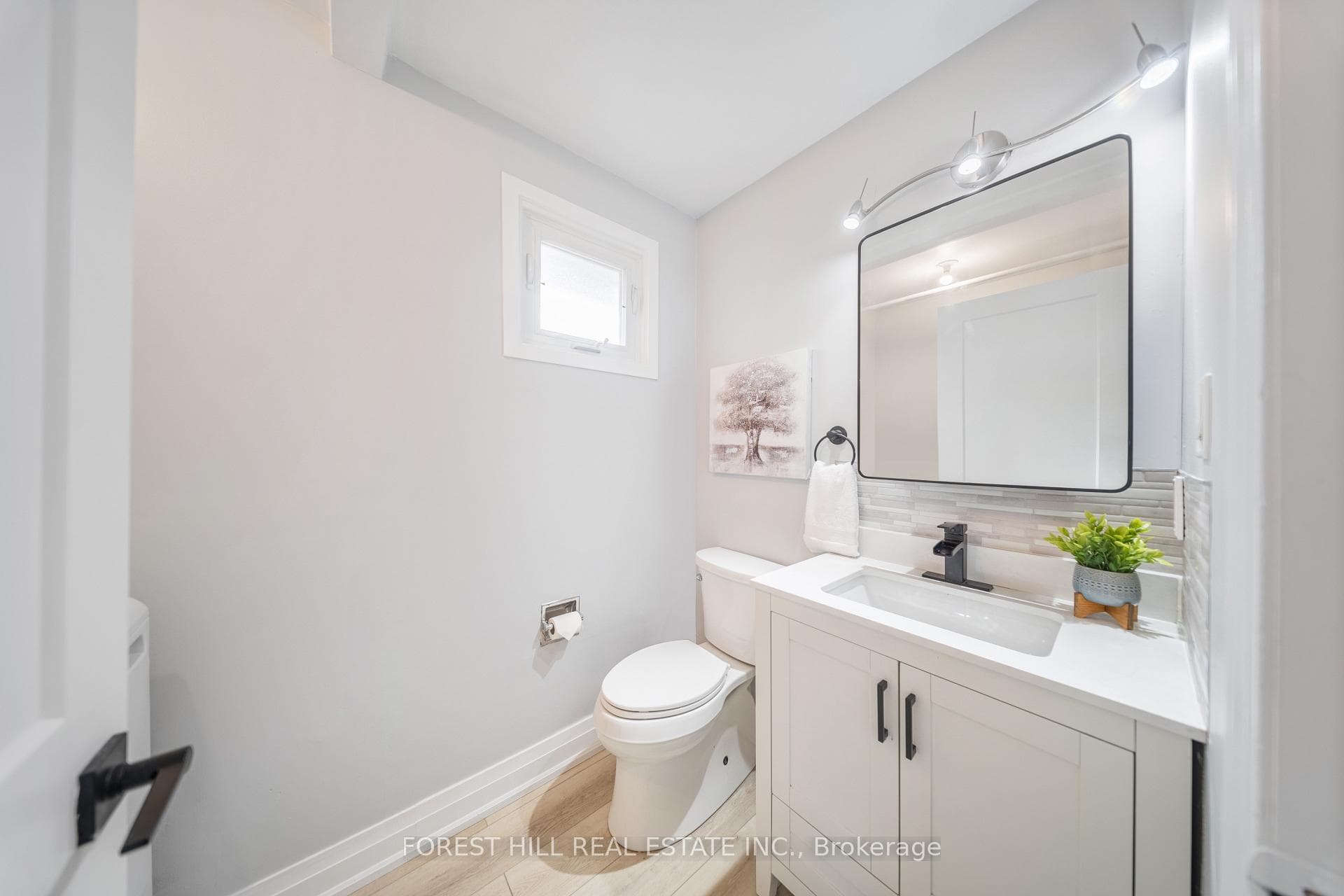 119 Eastman Crescent photo 21