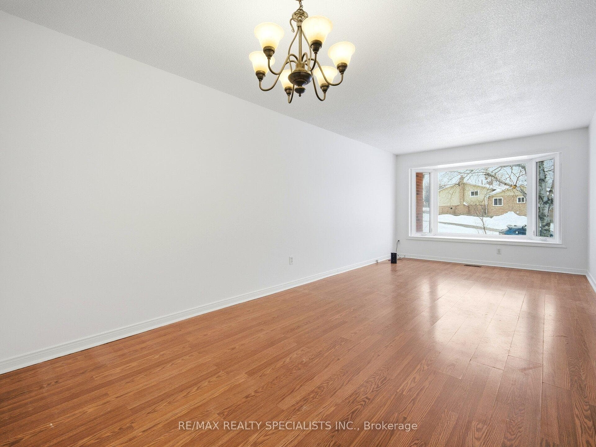 32 Courtleigh Square photo 19