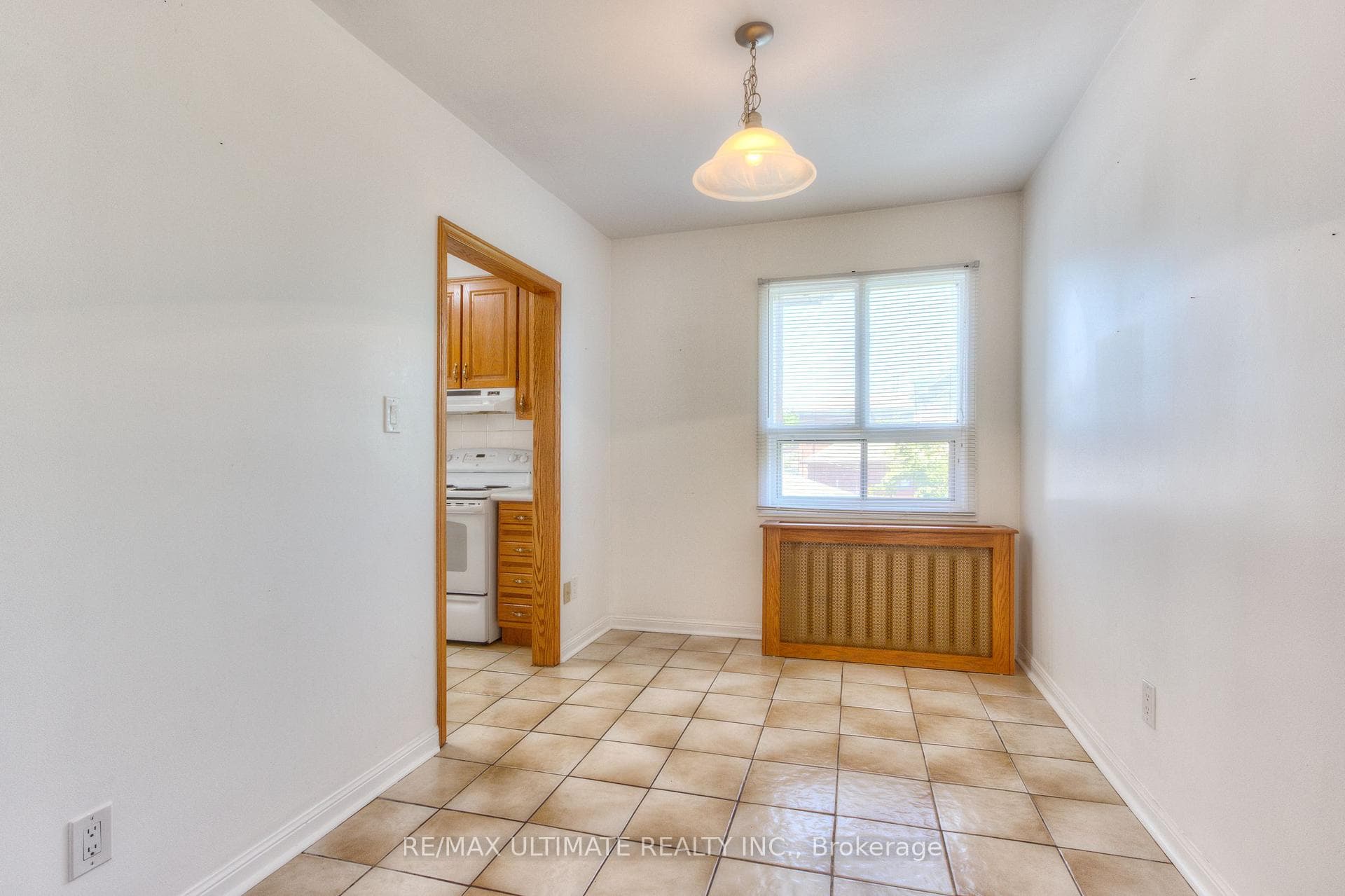 1652-1654 Dufferin Street photo 13