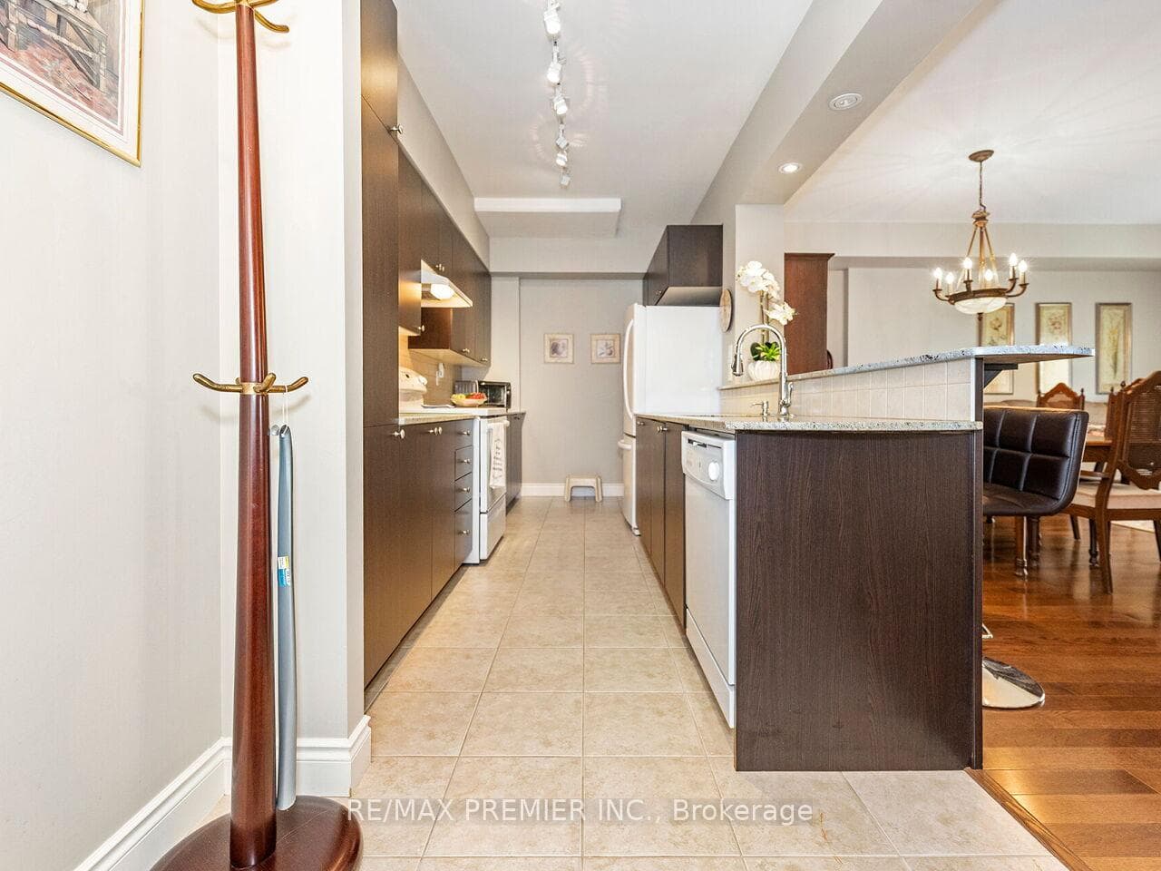 10211 Keele Street Unit 302 photo 8