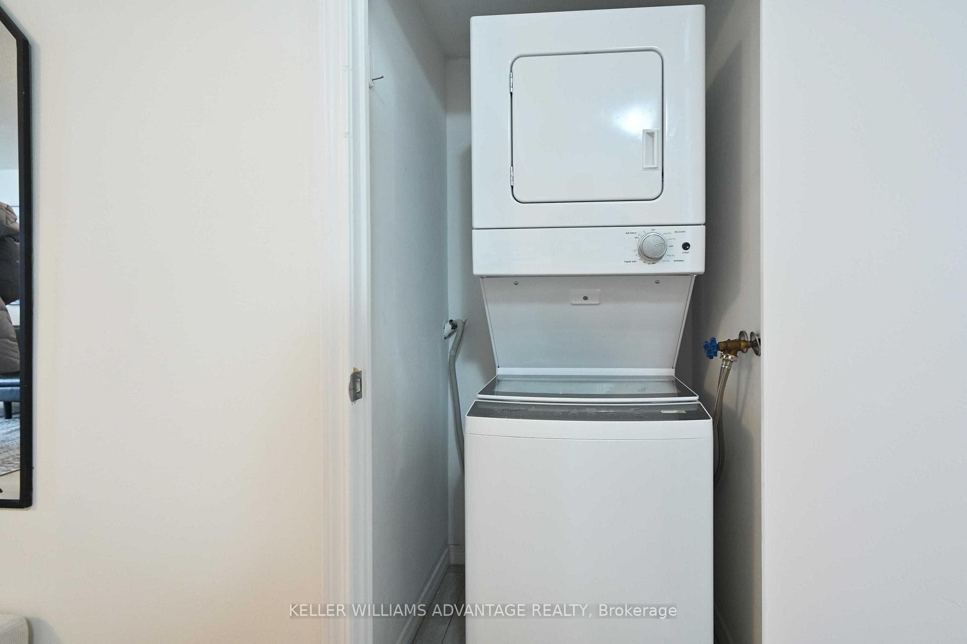 Newer washer/dryer en-suite