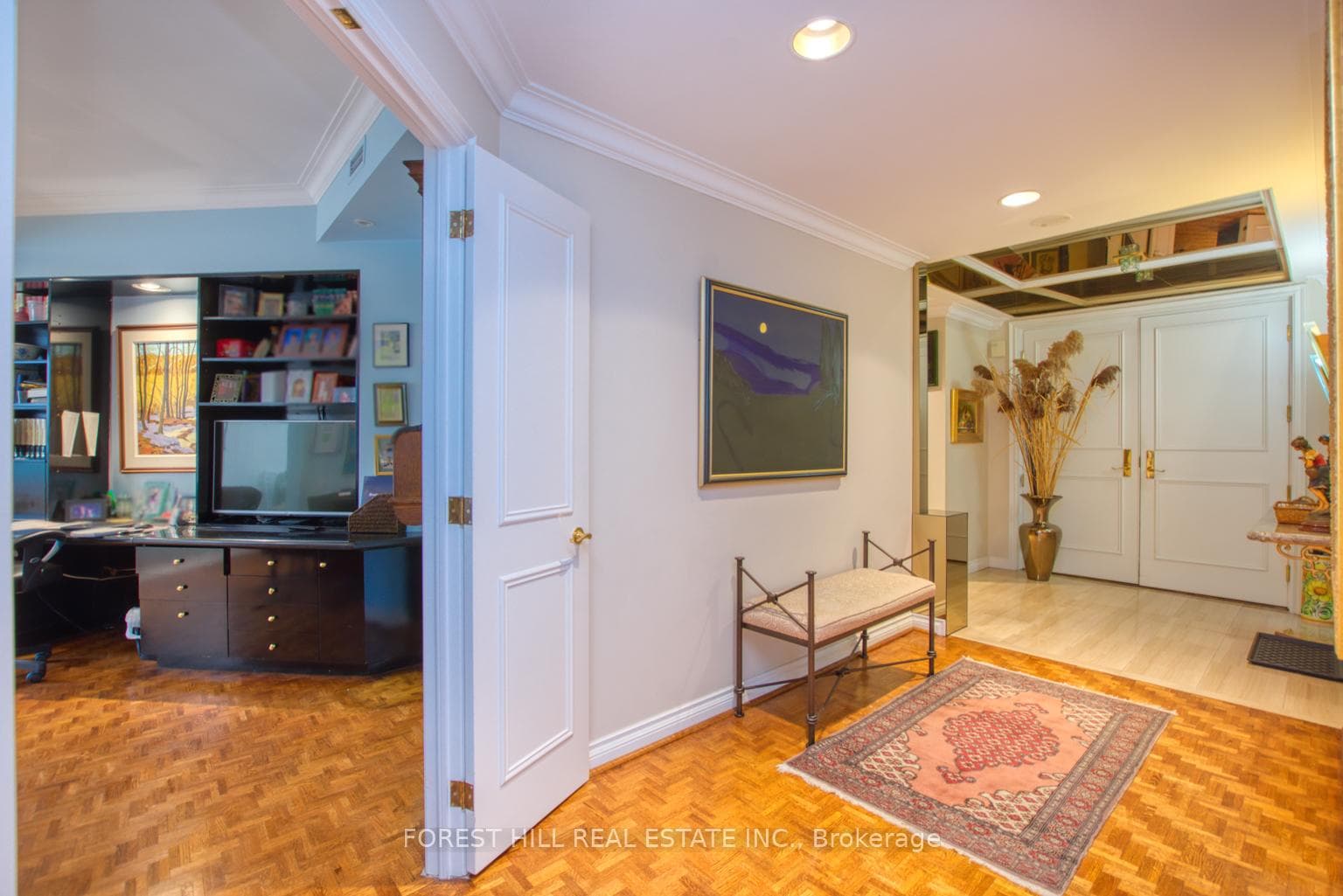 342 Spadina Road Unit 201 photo 2