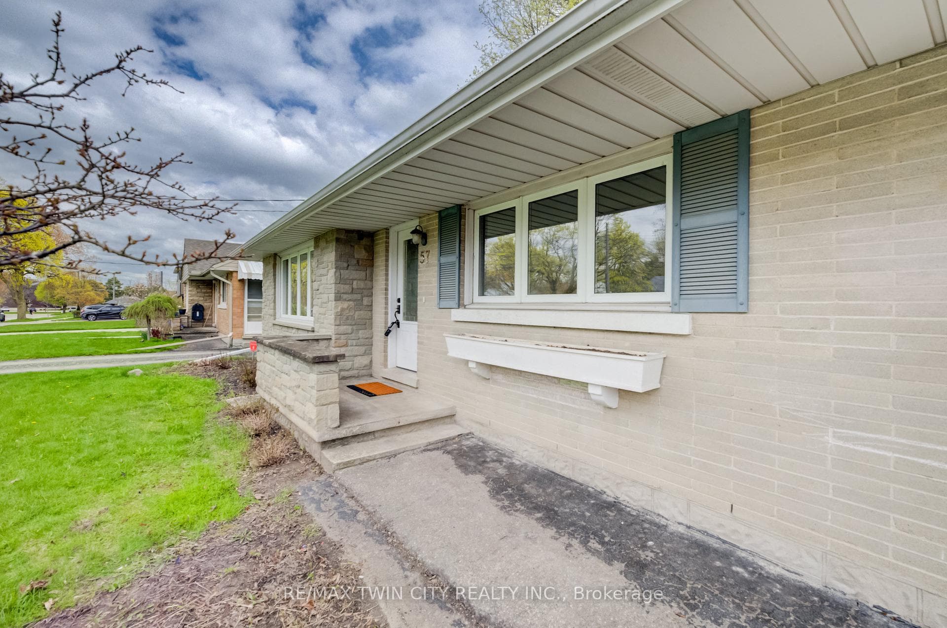 57 Jack Avenue photo 3