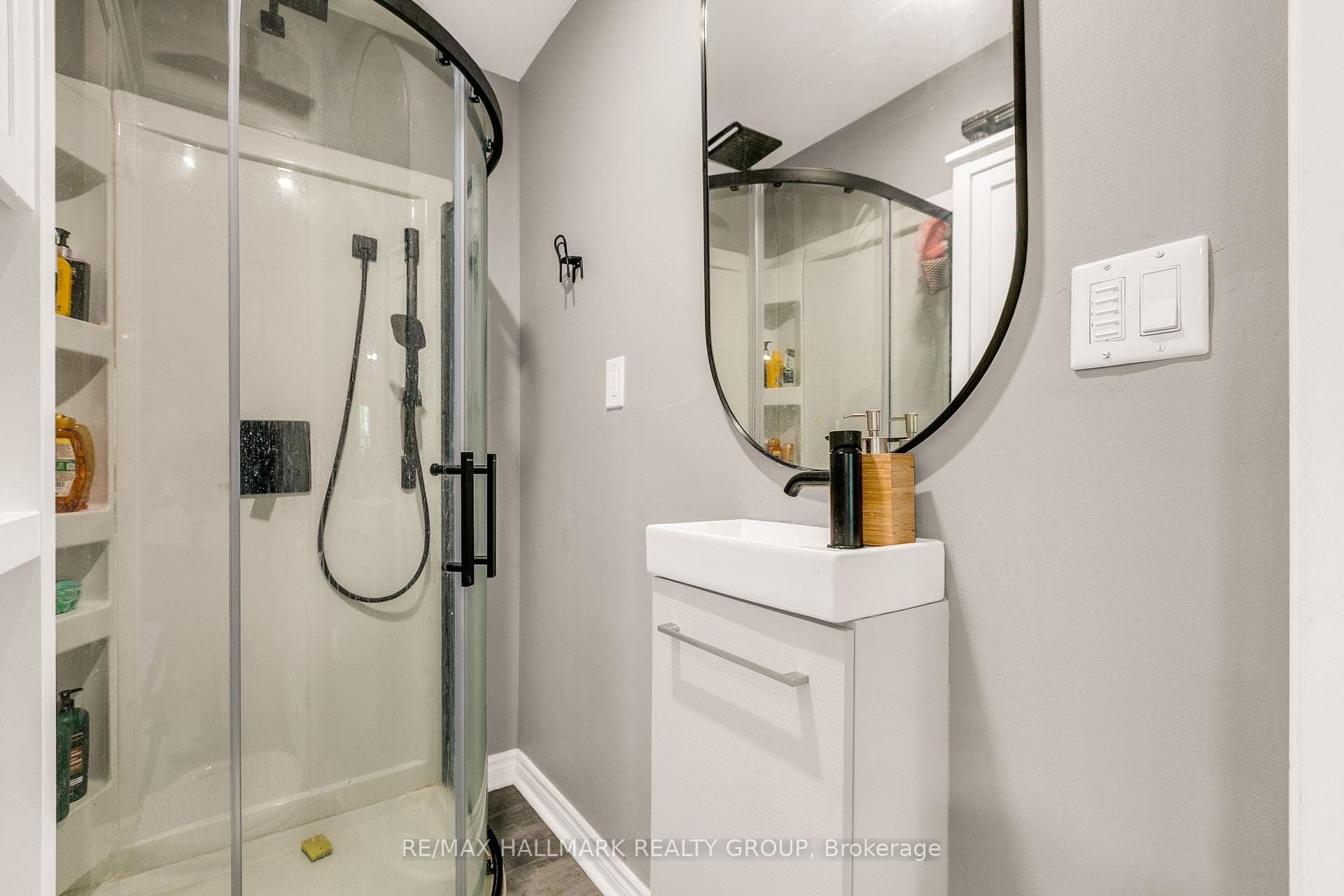 7316 Flewellyn Road photo 38
