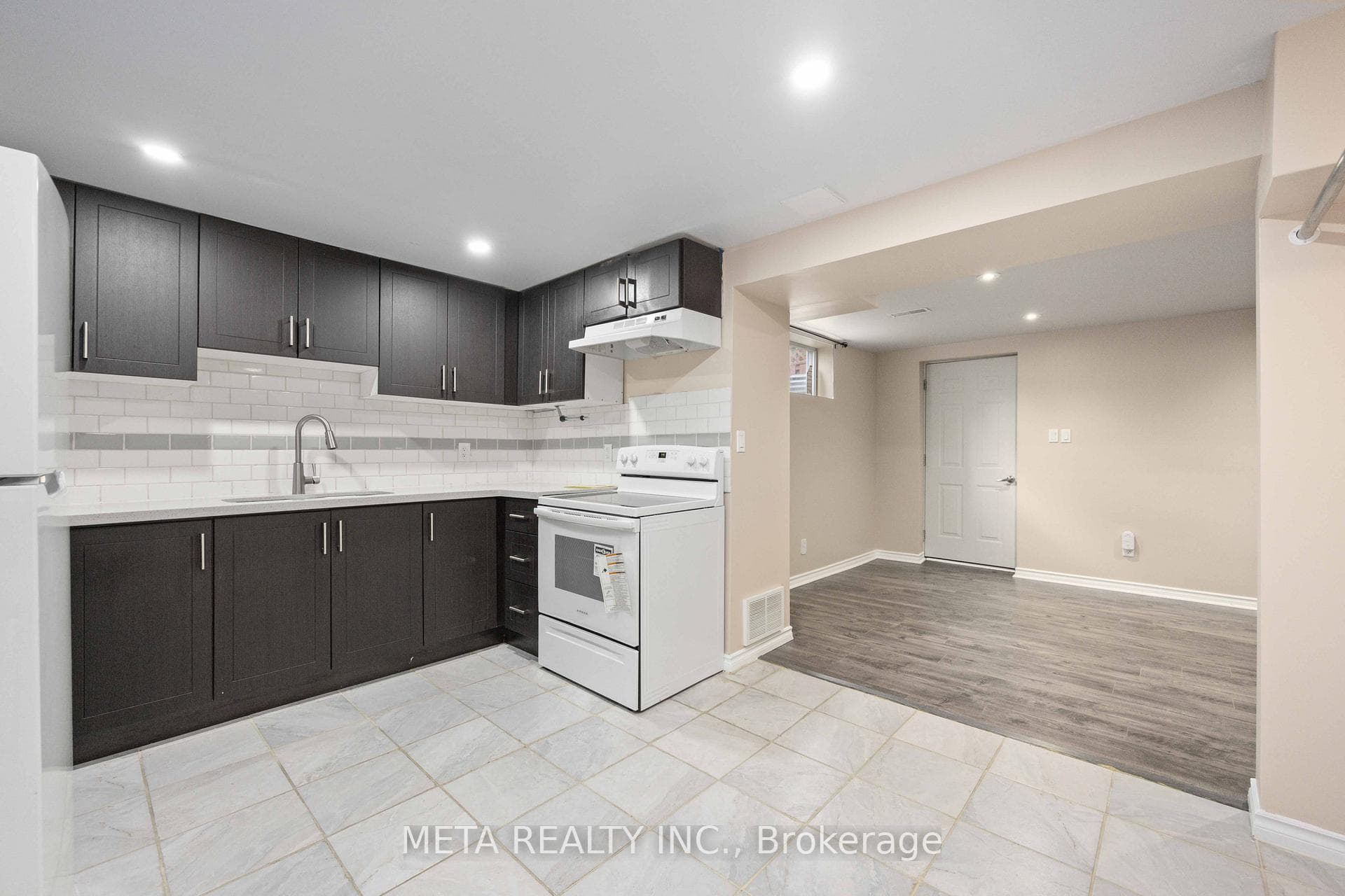 220 Bassett Boulevard Unit (Bsmt) photo 16