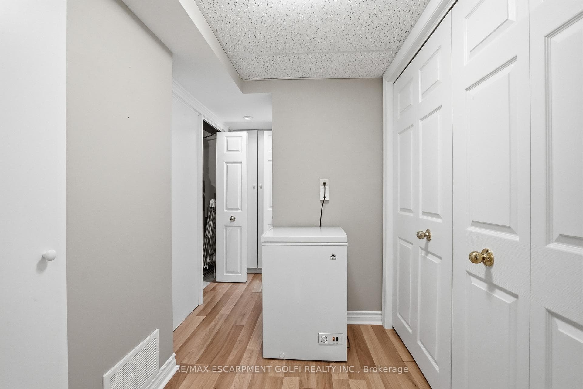 147 Manning Avenue photo 27