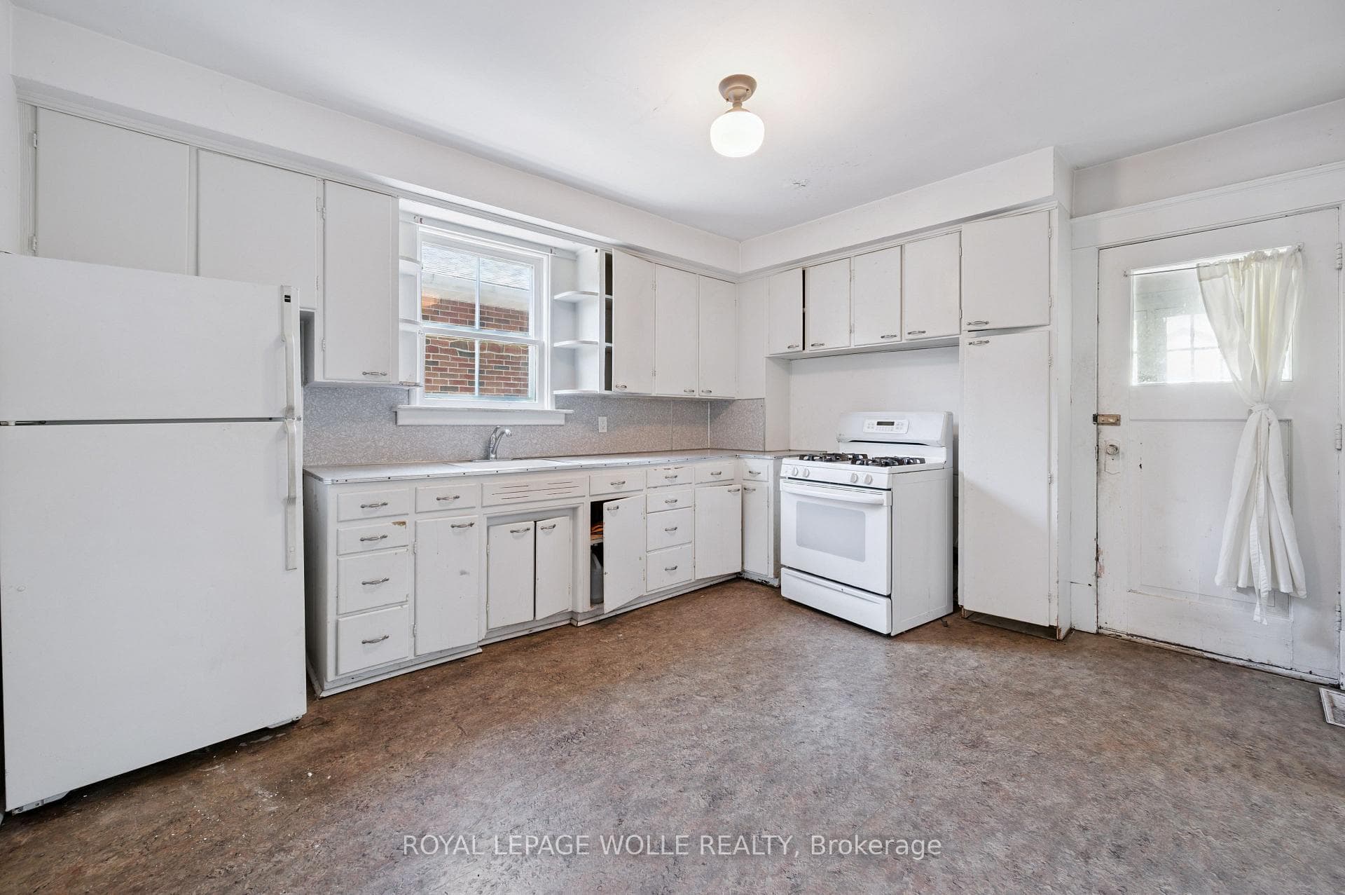 182 Elizabeth Street photo 9